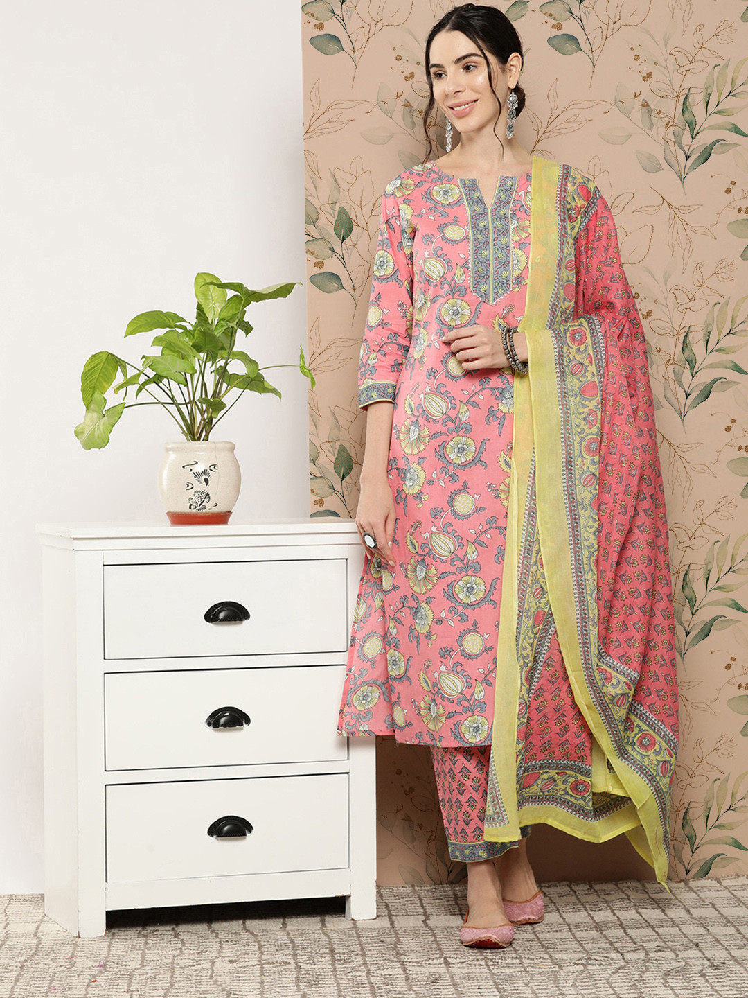 

Yufta Floral Printed Gotta Patti Pure Cotton Kurta with Palazzos & Dupatta, Pink