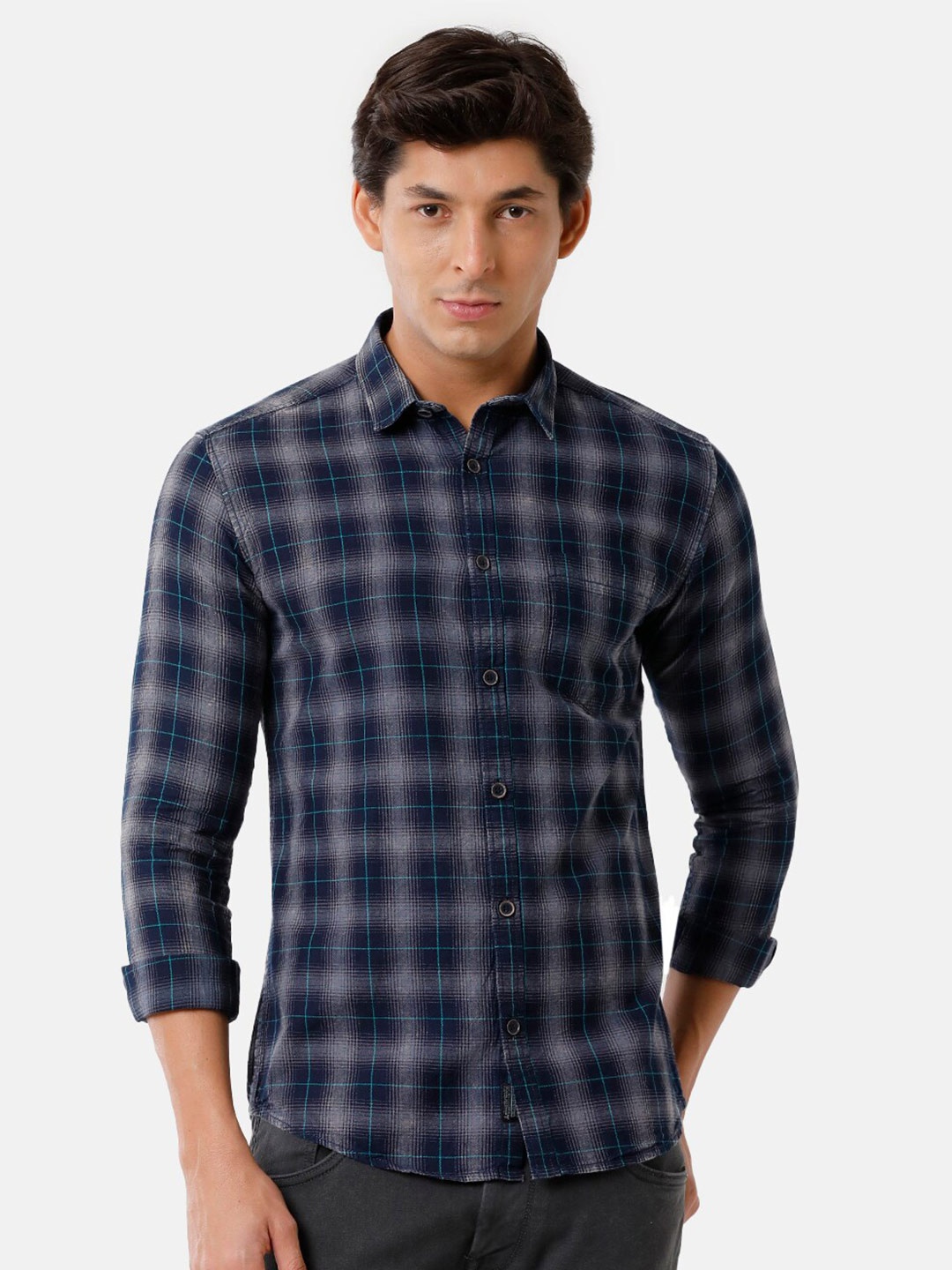 

Voi Jeans Men Slim Fit Checked Casual Twill Weave Pure Cotton Shirt, Navy blue