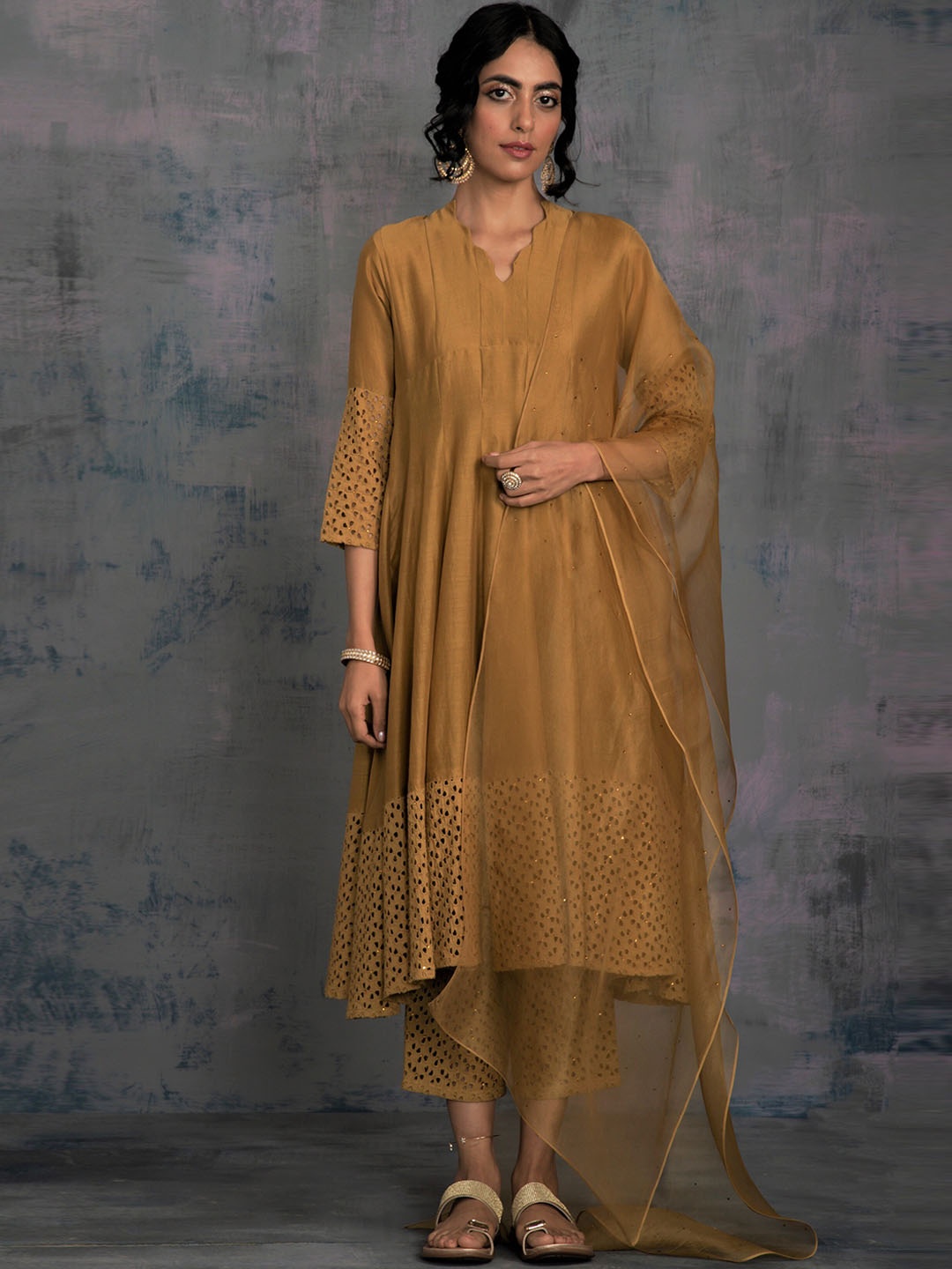 

charkhee Women Beads and Stones Chanderi Silk Kurta with Pyjamas & Dupatta, Gold