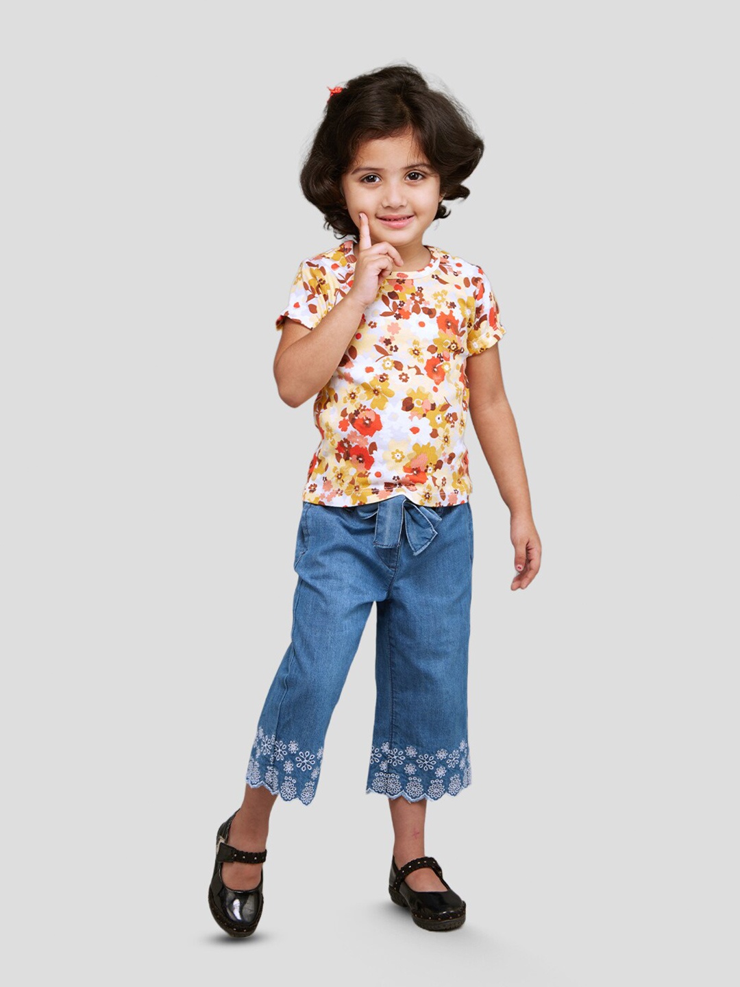 

Zalio Girls Floral Printed Pure Cotton T-shirt with Capris, Red