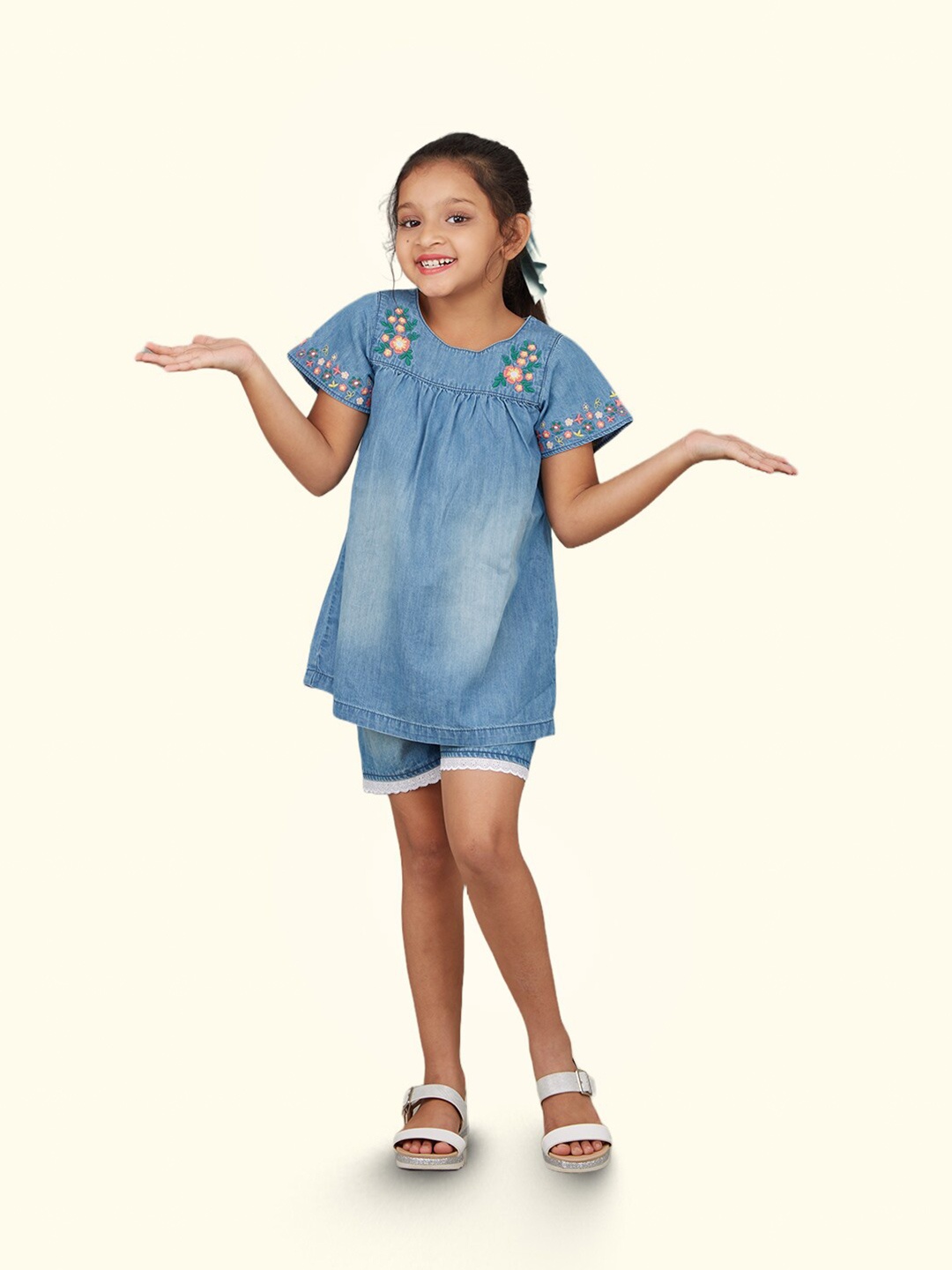 

Zalio Girls Embellished Pure Cotton Top with Shorts, Blue