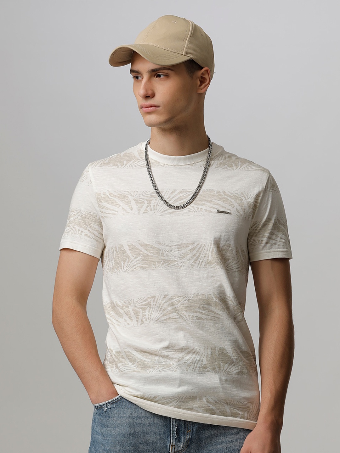 

THE BEAR HOUSE Men Graphic Printed Slim Fit Pure Cotton T-shirt, Beige