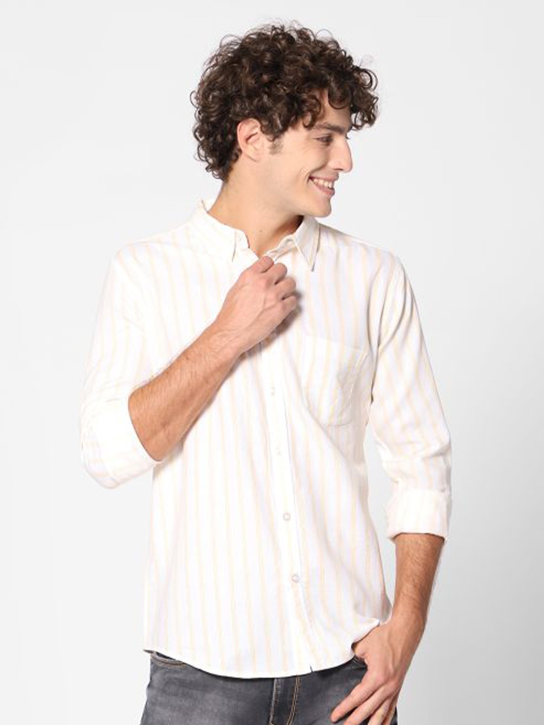

ROCKING SWAMY Men White Slim Fit Striped Casual Shirt