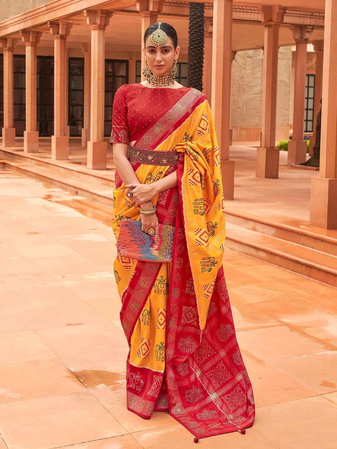 

Mitera Ethnic Motifs Beads and Stones Silk Blend Saree, Yellow