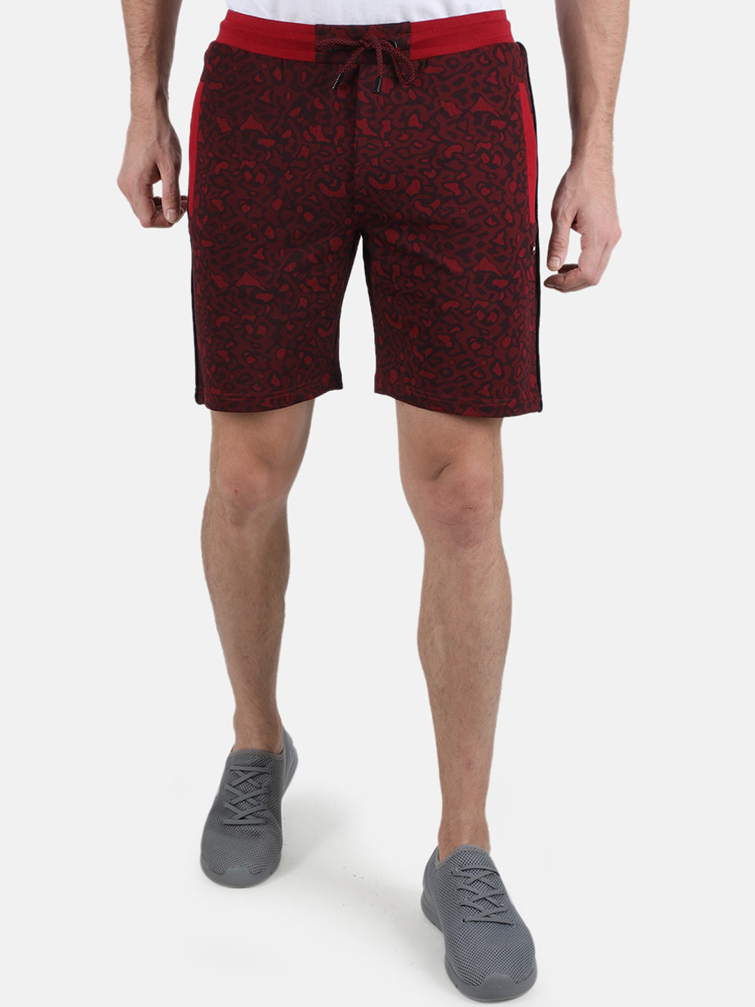 

Monte Carlo Men Abstract Printed Mid Rise Slim Fit Shorts, Maroon