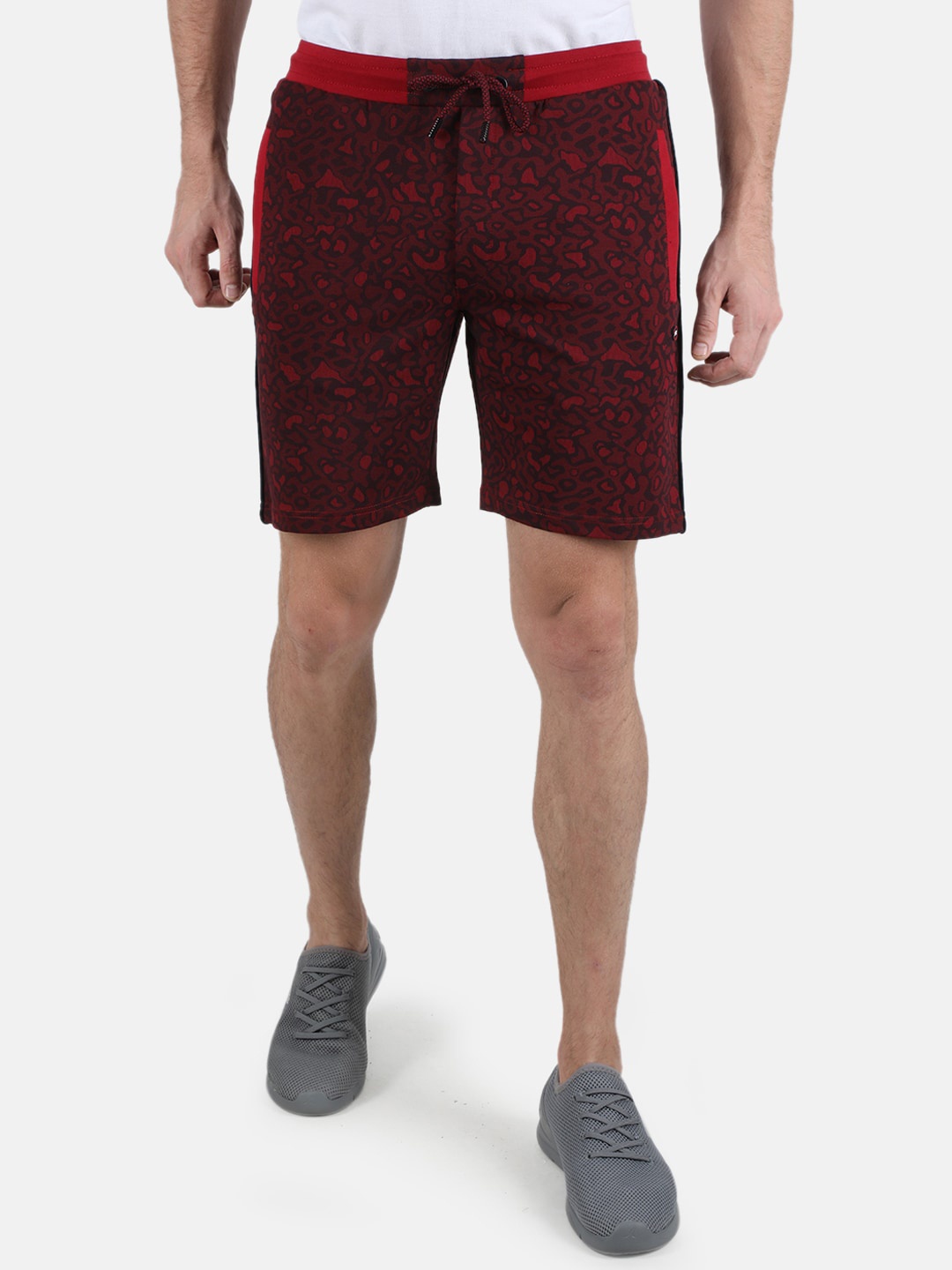 

Monte Carlo Men Abstract Printed Mid Rise Slim Fit Shorts, Maroon