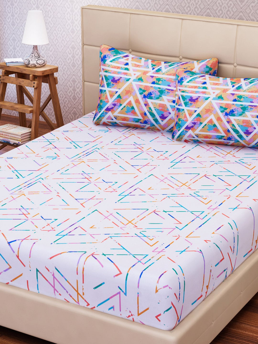 

SEJ by Nisha Gupta White & Blue Cotton 180 TC Double King Bedsheet with 2 Pillow Covers