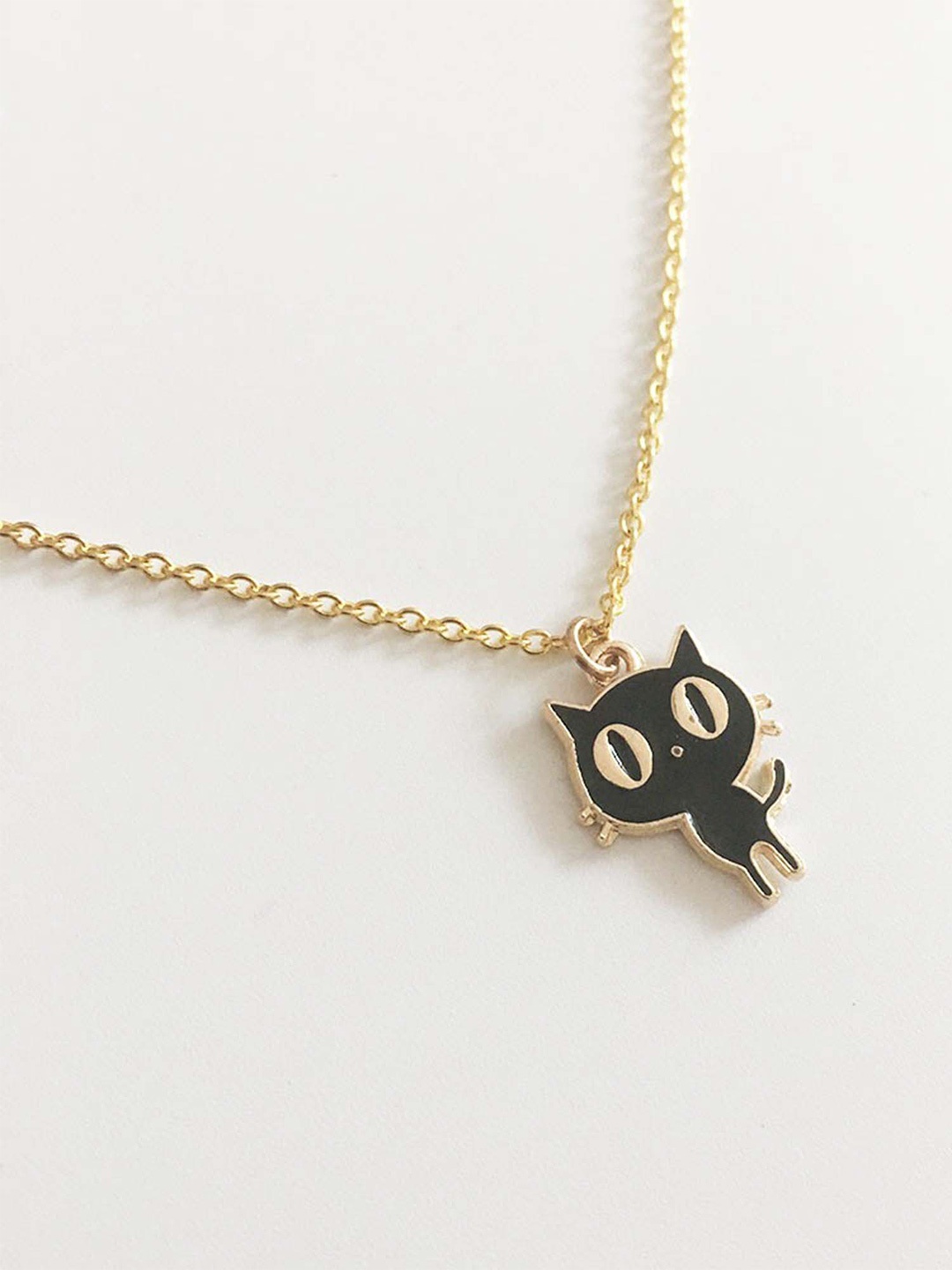 

Pinapes Gold-Plated Cat Black Necklace