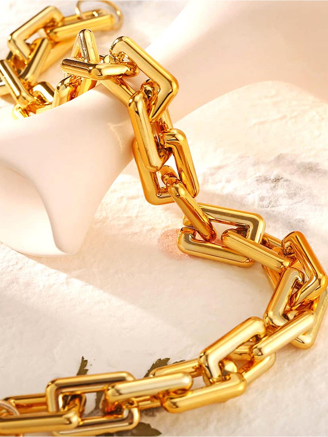 

Pinapes Gold-Plated Enamelled Necklace