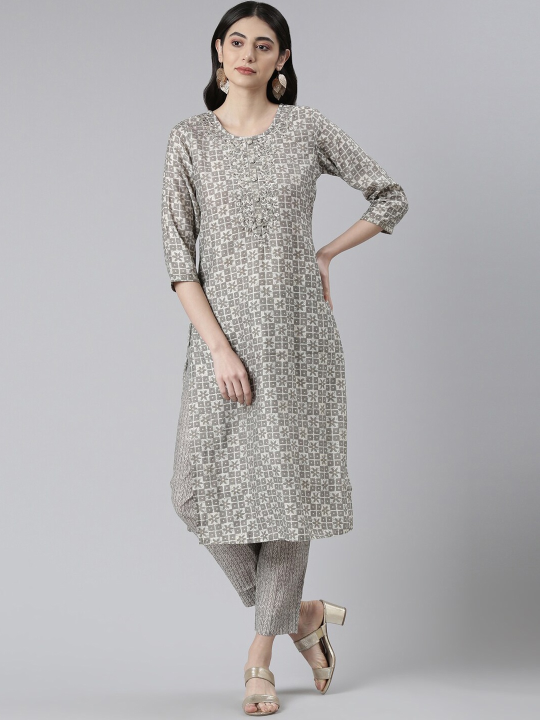 

Neerus Women Floral Printed Thread Work Kurta with Trousers, Grey
