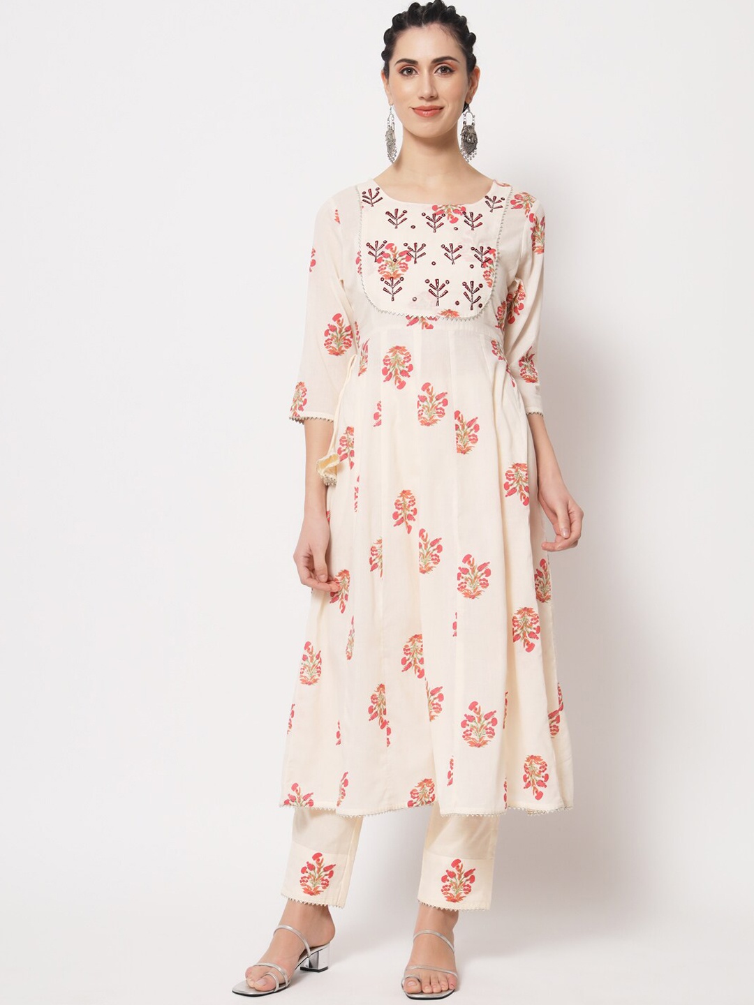 

Vastralay Women Floral Printed Gotta Patti Pure Cotton Kurta With Trousers, Cream