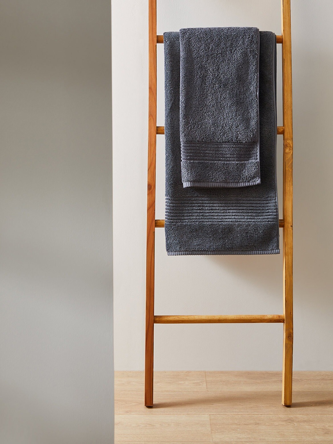 

Marks & Spencer Charcoal Black 600 GSM Pure Cotton Bath Towel