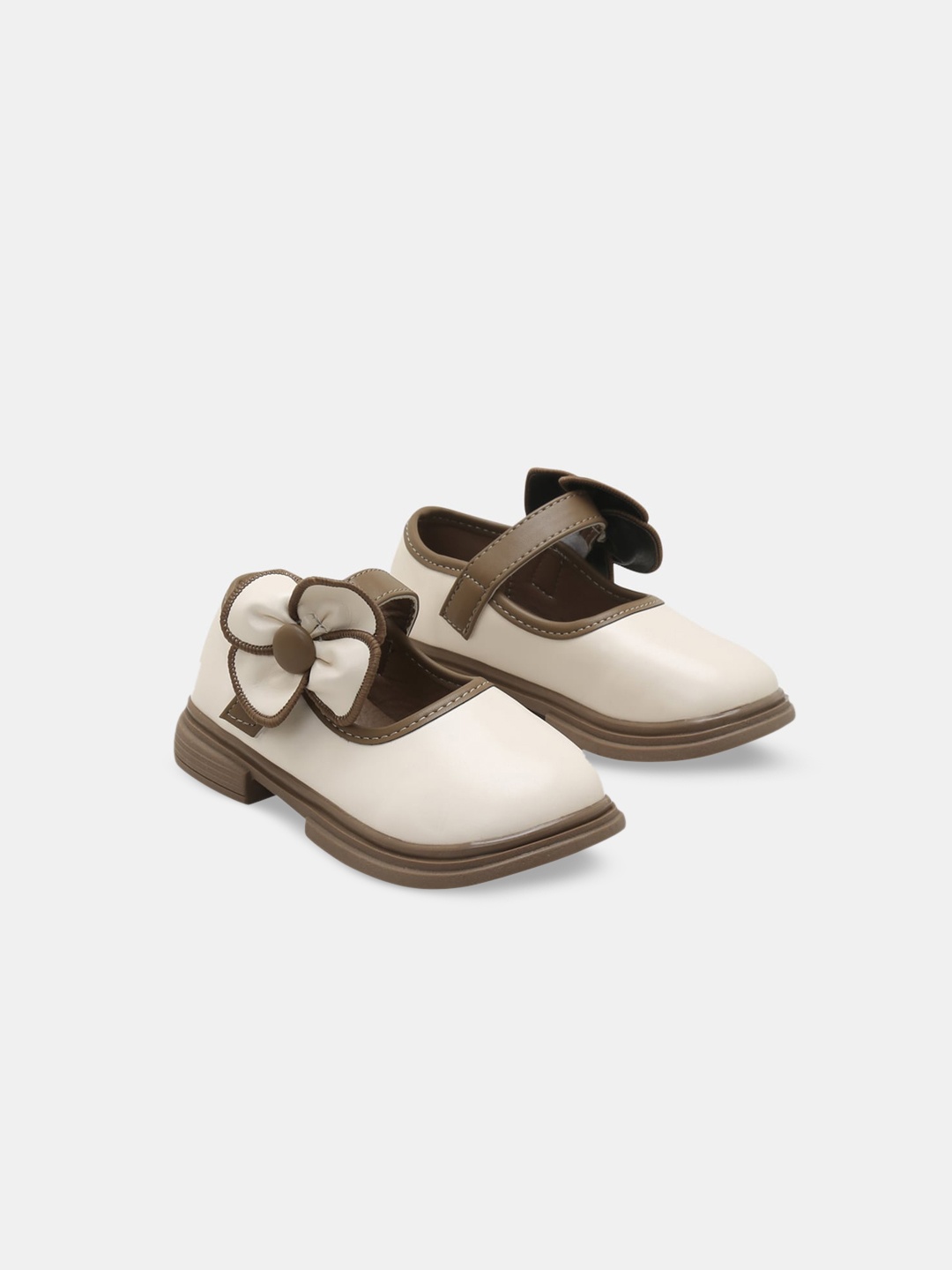 

Hopscotch Girls Floral Embellished Ballerinas, White