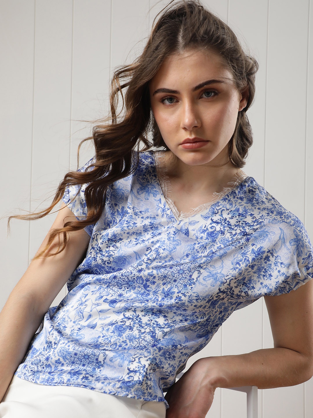 

RAREISM Blue Floral Printed Extended Sleeves Top