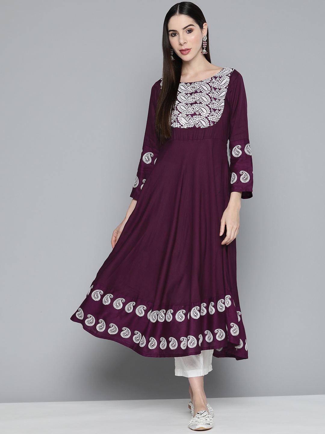 

Jompers Paisley Embroidered Chikankari Kurta, Purple