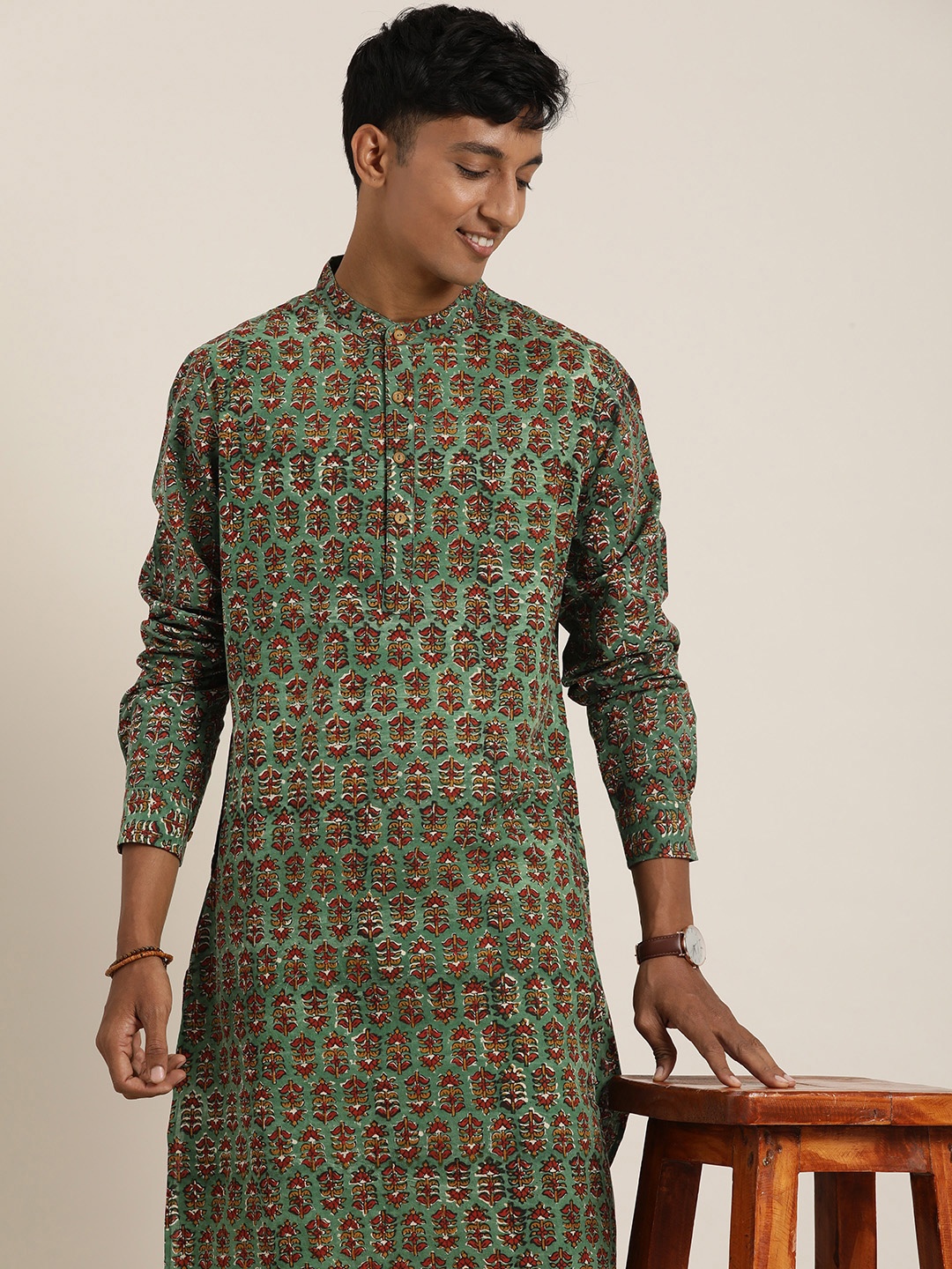 

Taavi Men Pure Cotton Floral Printed Regular Bagru Kurta with Trousers, Green