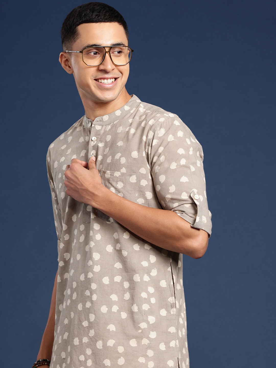 

Taavi Pure Cotton Abstract Printed Regular Indigo Kurta with Trouser, Grey