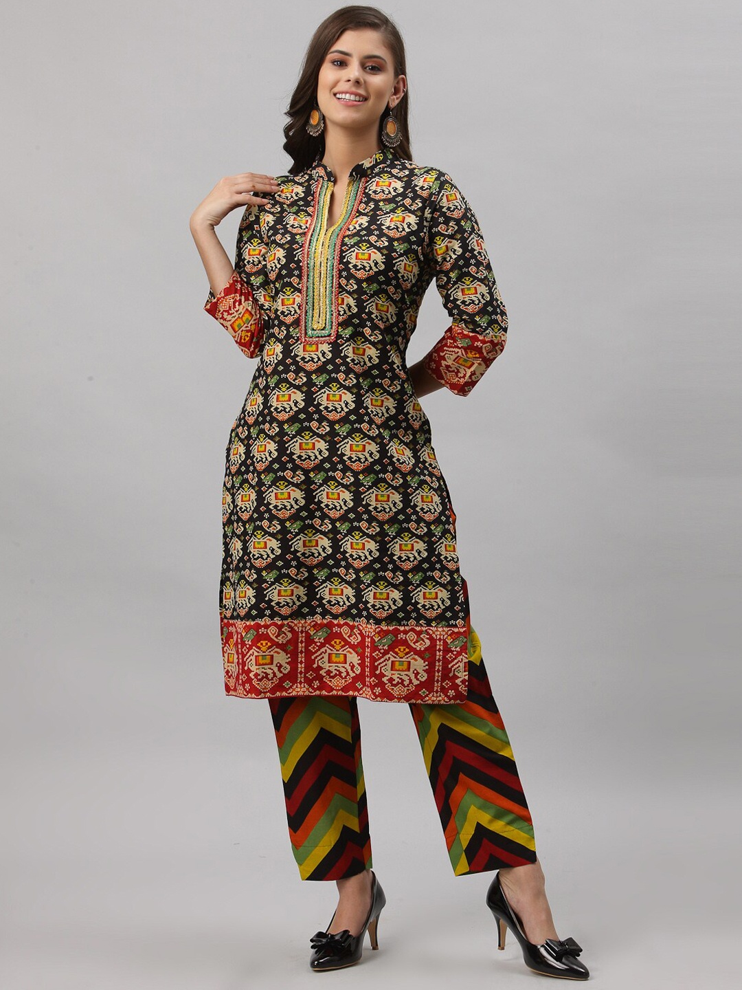 

Get Glamr Women Ethnic Motifs Printed Gotta Patti Pure Cotton Kurta with Trousers, Black