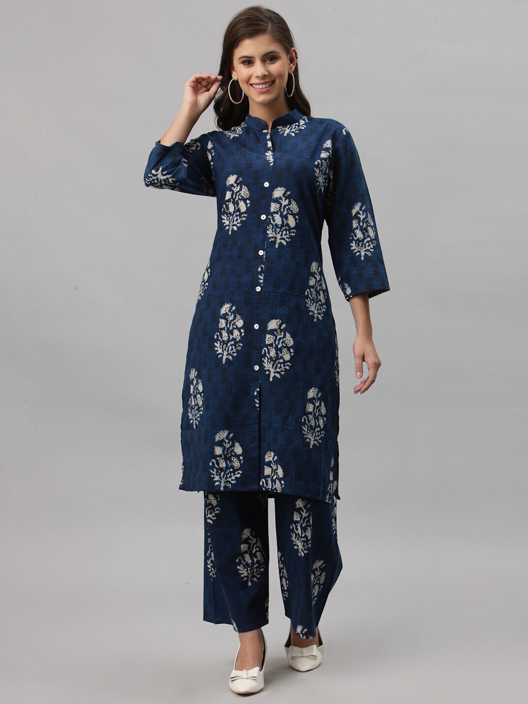 

Get Glamr Women Floral Printed Pure Cotton Kurta with Palazzos, Navy blue