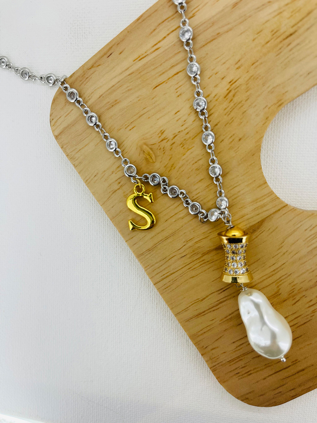 

CURIO COTTAGE Silver Plated Chain, White