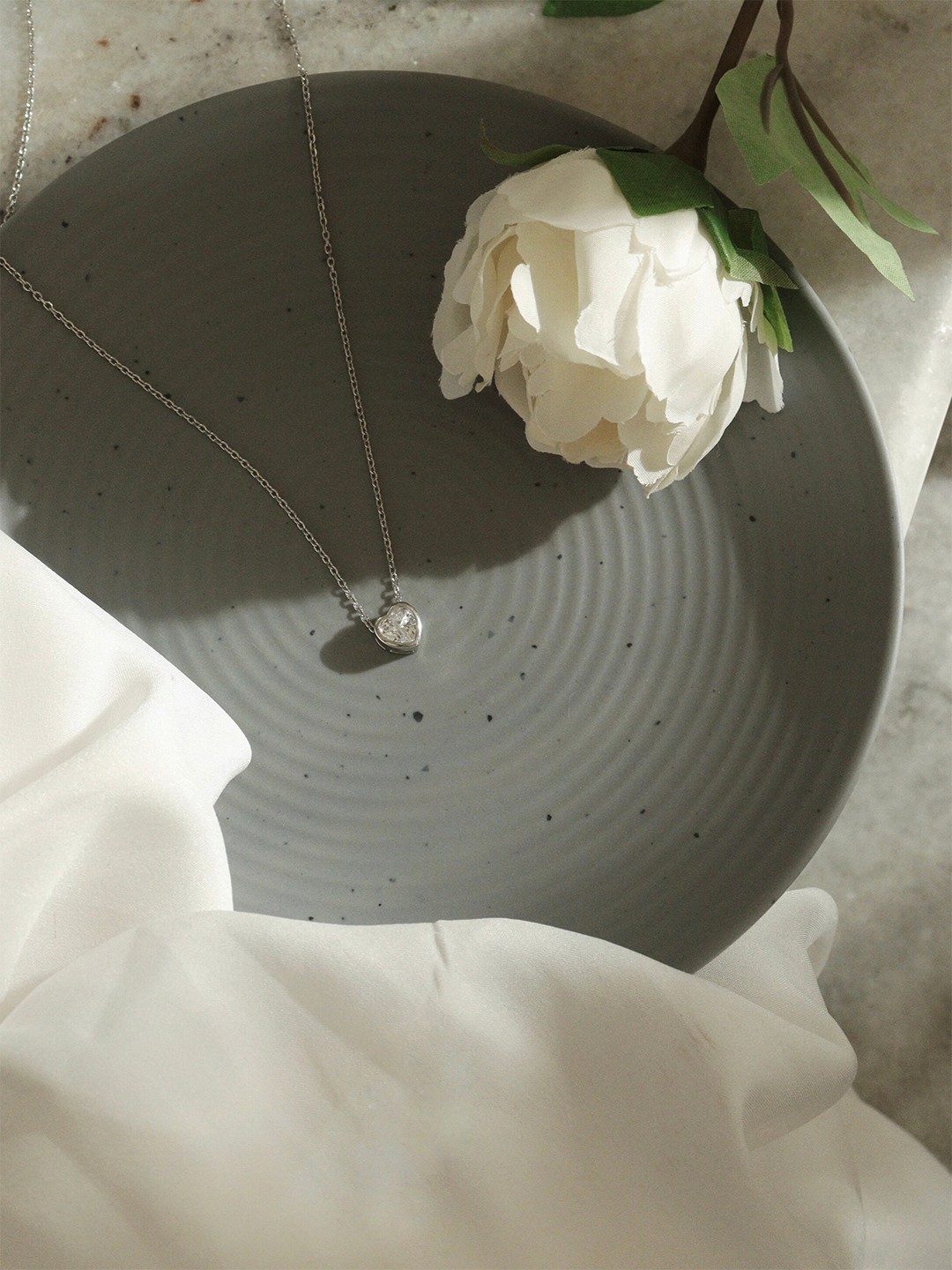 

CURIO COTTAGE Drop of Heart Pure Silver Chain Necklace