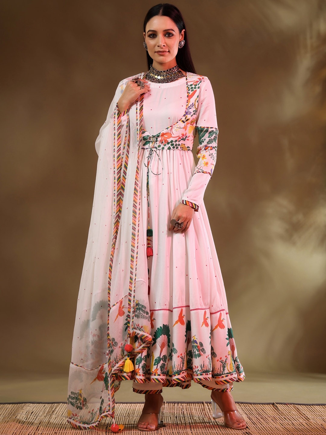

Baise Gaba Women White Floral Cold-Shoulder Sleeves Thread Work Floral Satin Kurta