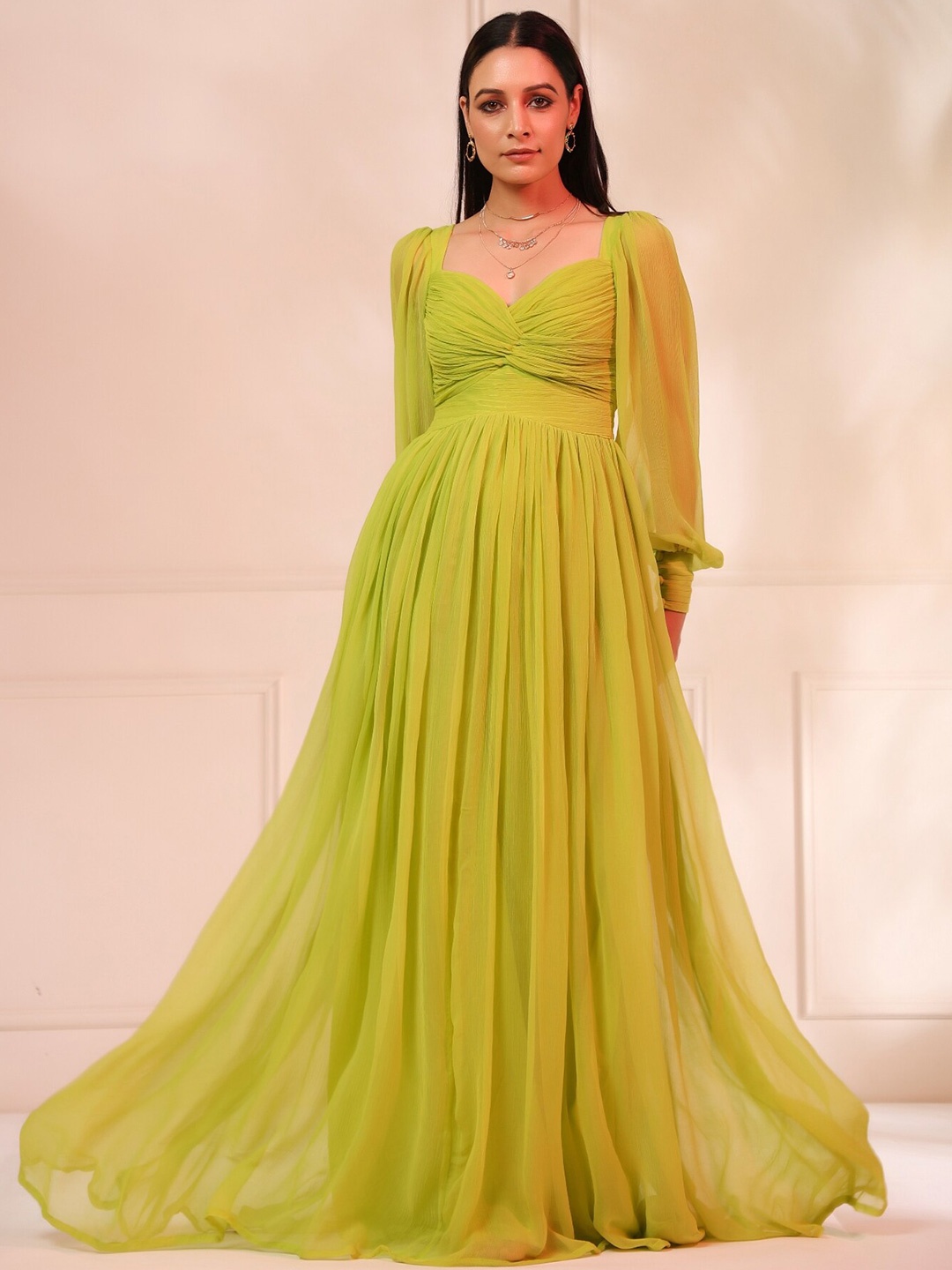 

Baise Gaba Sweetheart Neck Cuffed Sleeves Maxi Gown, Lime green