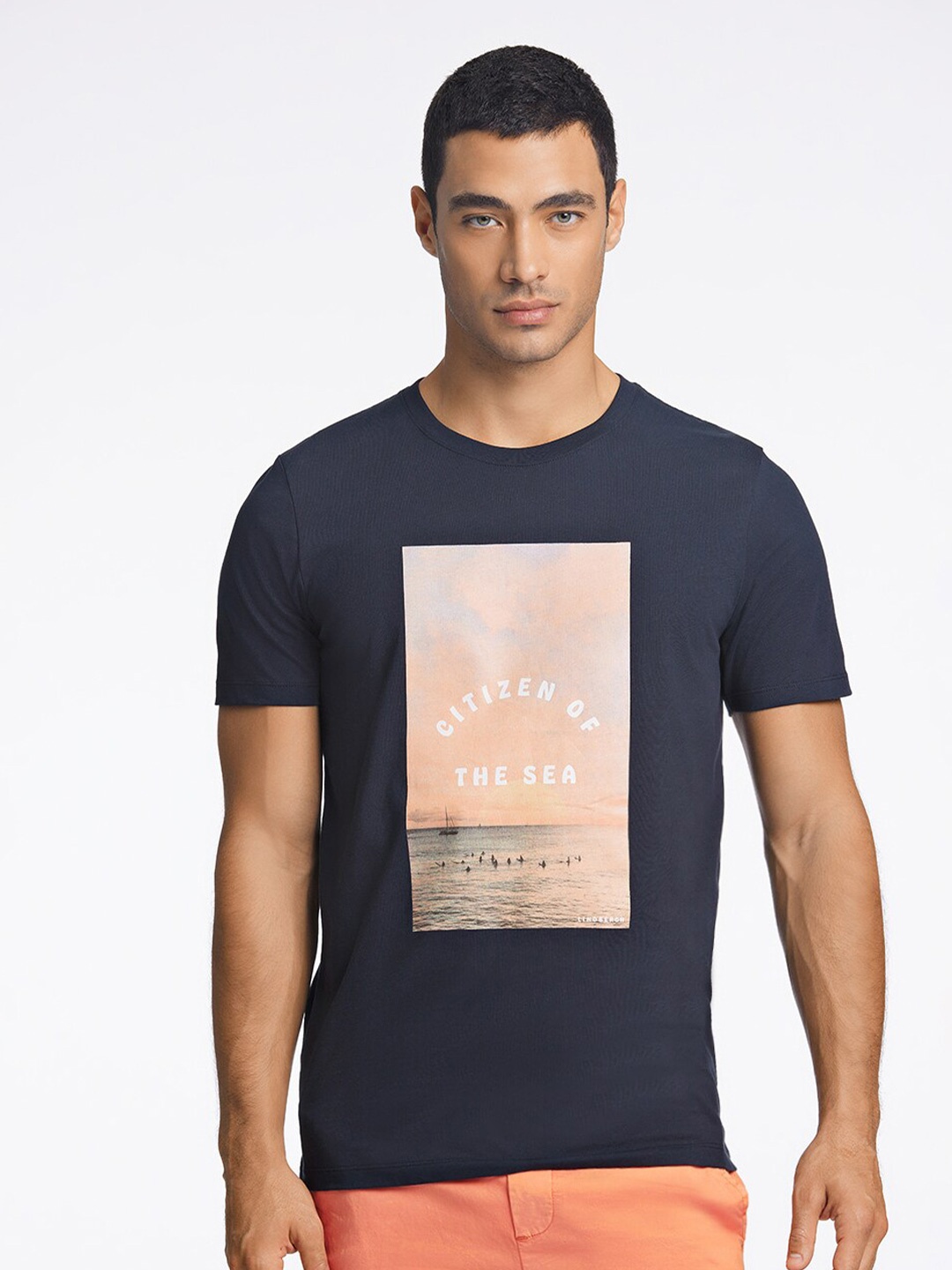 

LINDBERGH Men Graphic Printed Pure Cotton T-Shirt, Navy blue