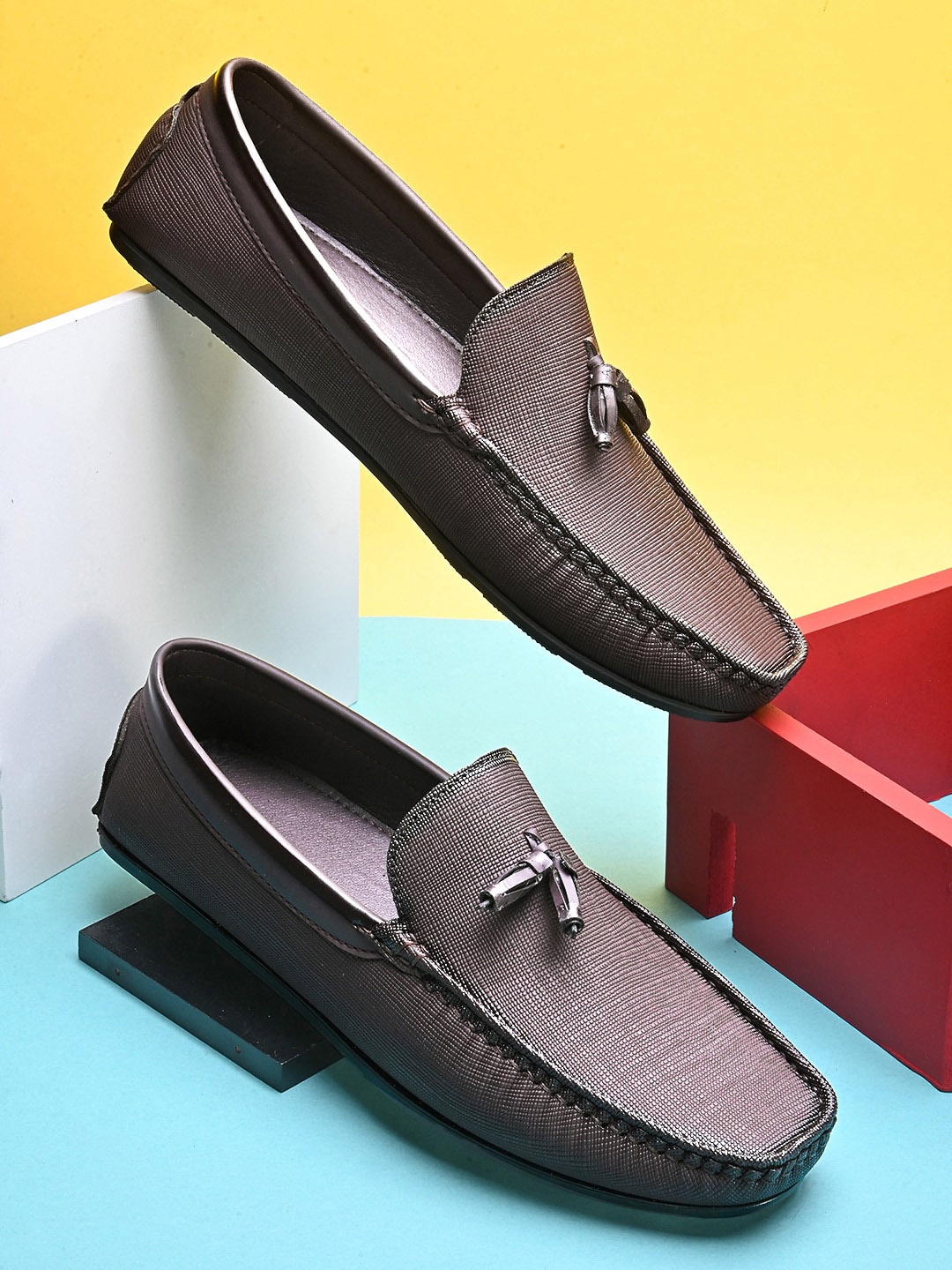 

Mast & Harbour Men Textured Lightweight Loafers, Brown