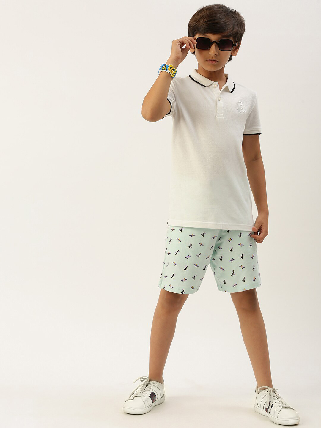 

PIPIN Boys Off White Henley Neck Applique T-shirt