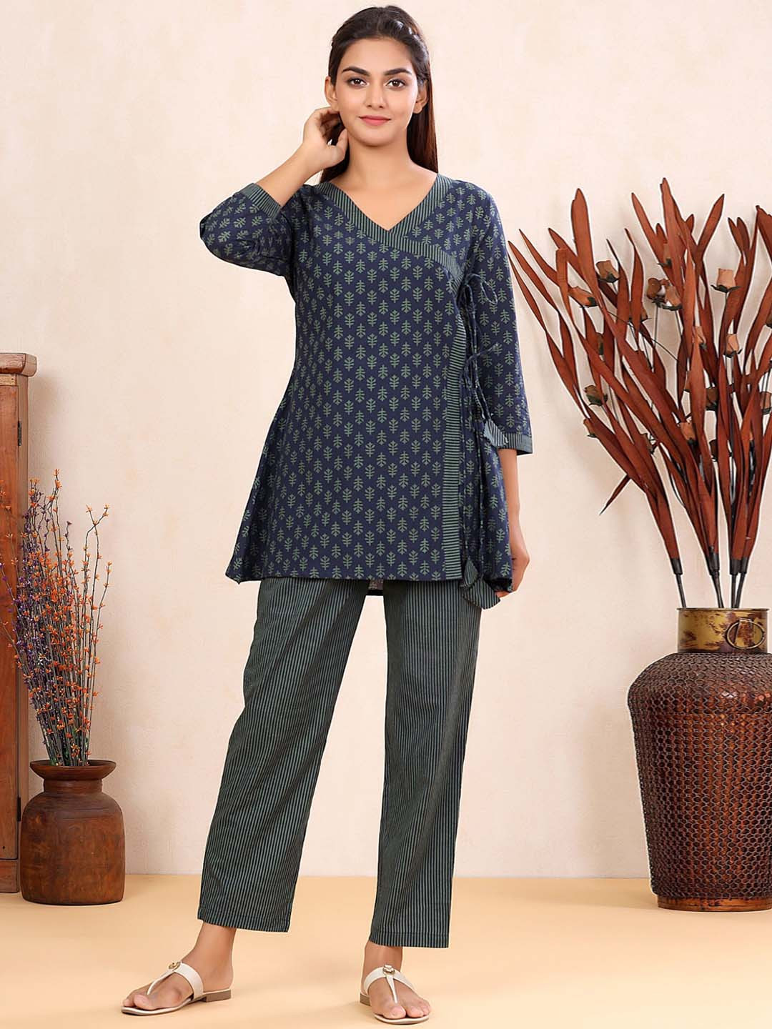 

mirari Women Ethnic Motifs Printed Pure Cotton Co-ords Set, Grey