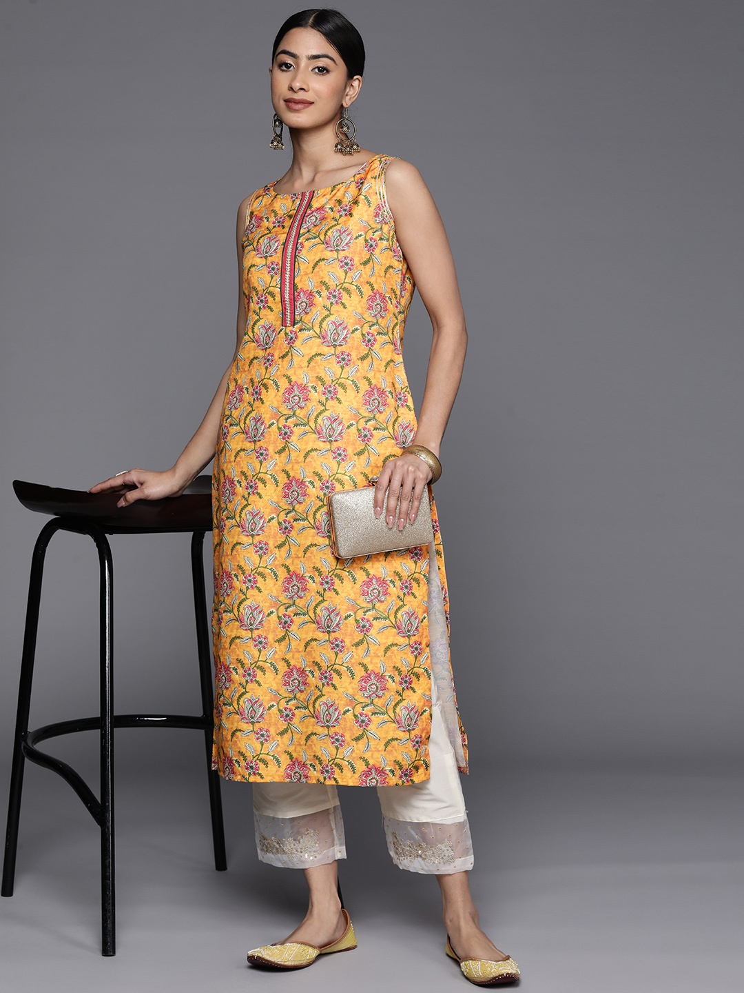 

Varanga Ethnic Motifs Printed Straight Kurta, Yellow