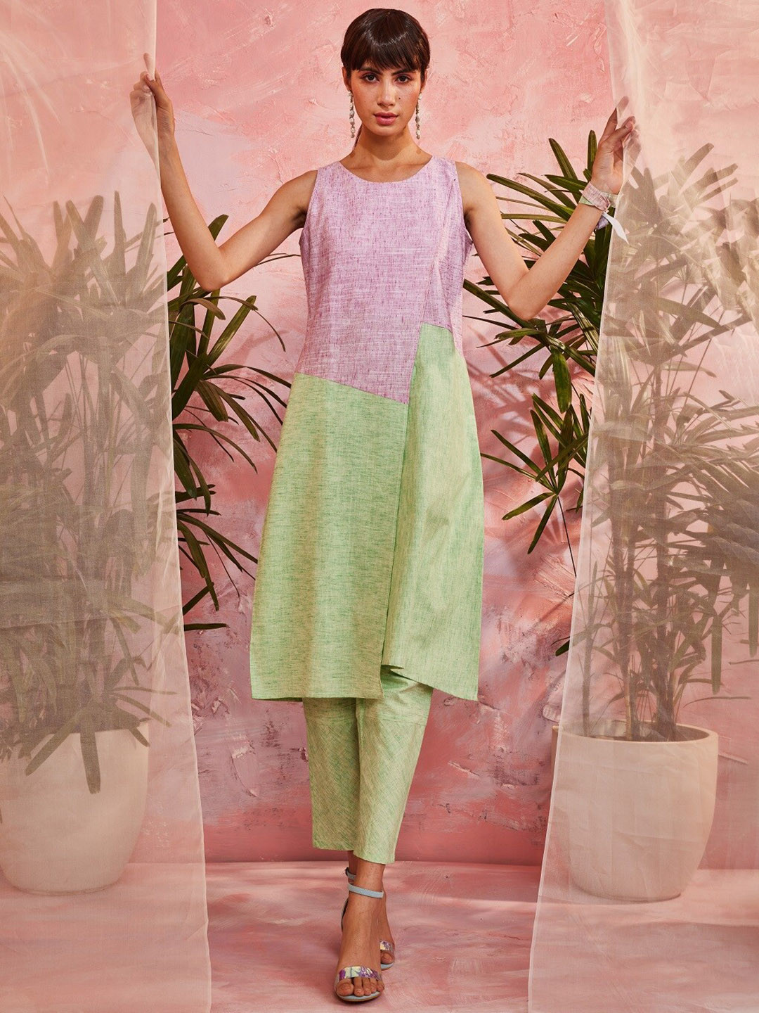

charkhee Women Colourblocked Panelled Pure Cotton Kurta & Trousers, Pink