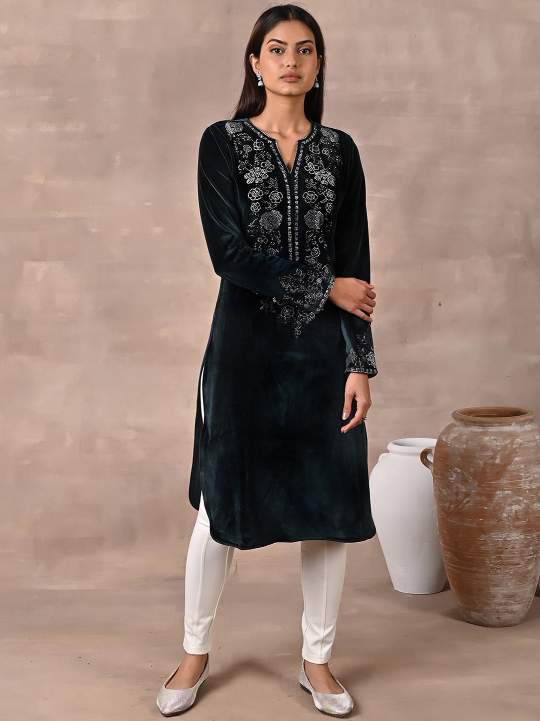 

Lakshita Women Embroidered Beads And Stones Velvet Kurta, Green