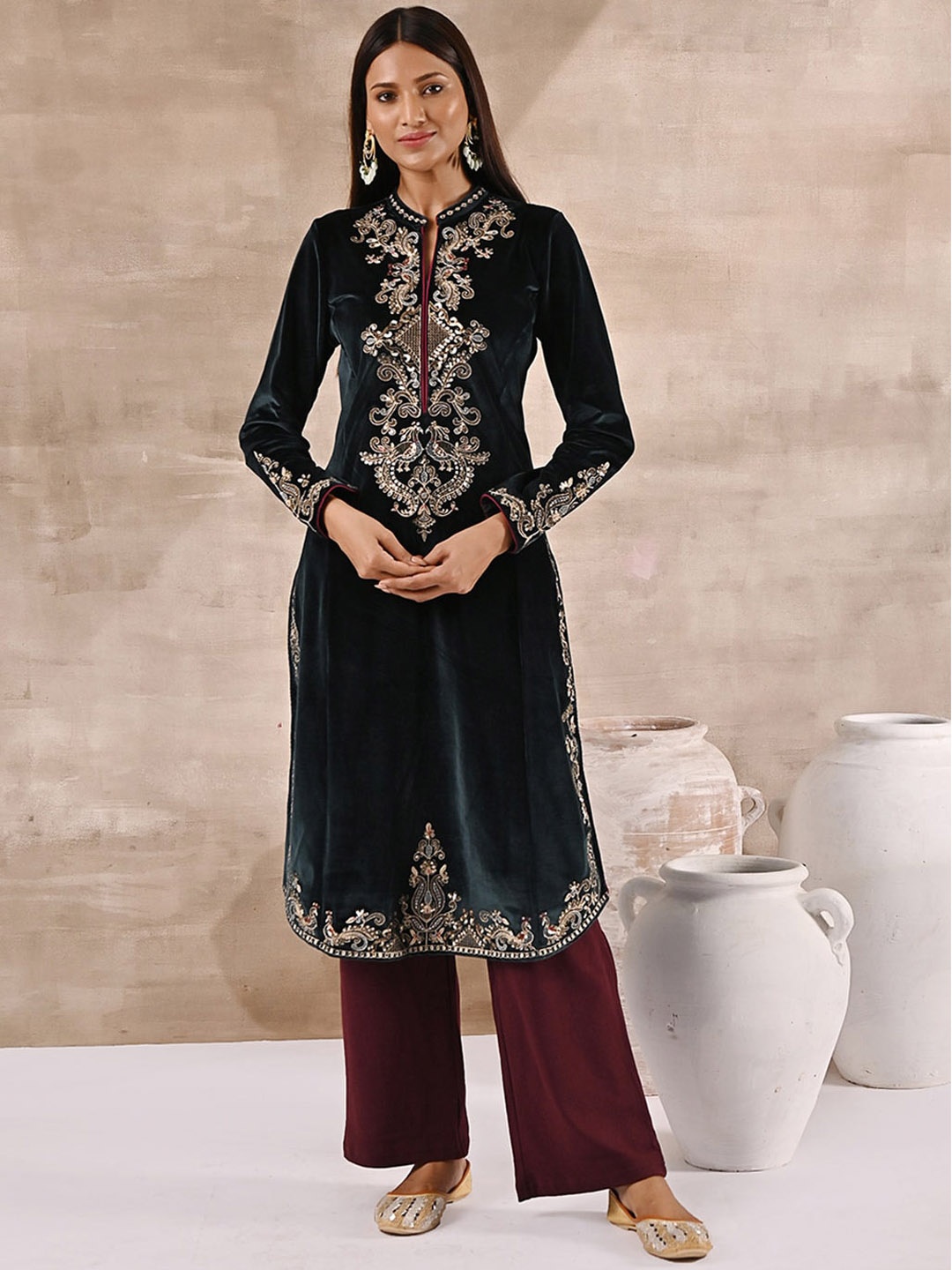 

Lakshita Women Ethnic Motifs Embroidered Velvet Kurta, Green
