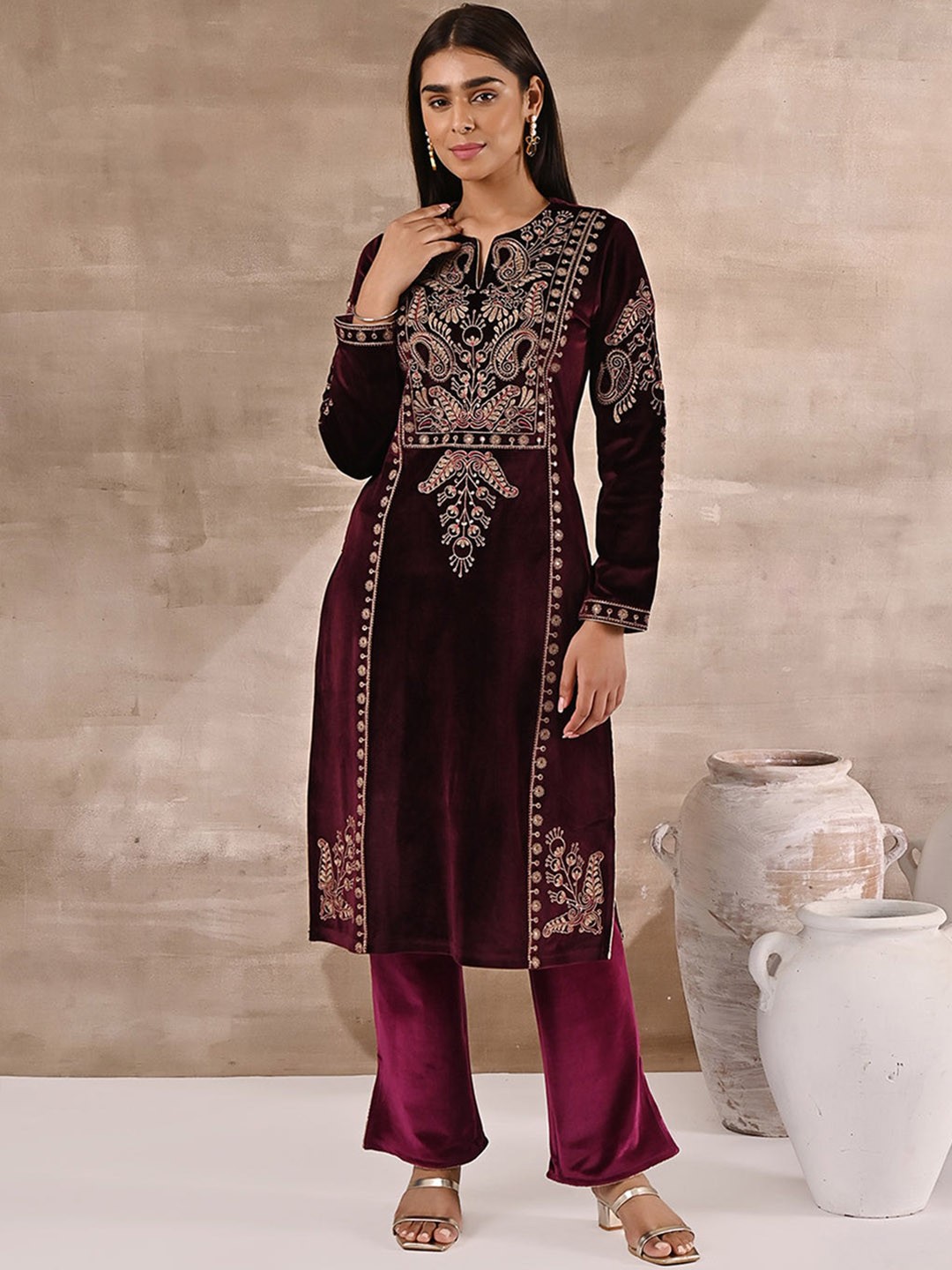 

Lakshita Notched Neck Ethnic Motifs Embroidered Velvet Kurta, Maroon