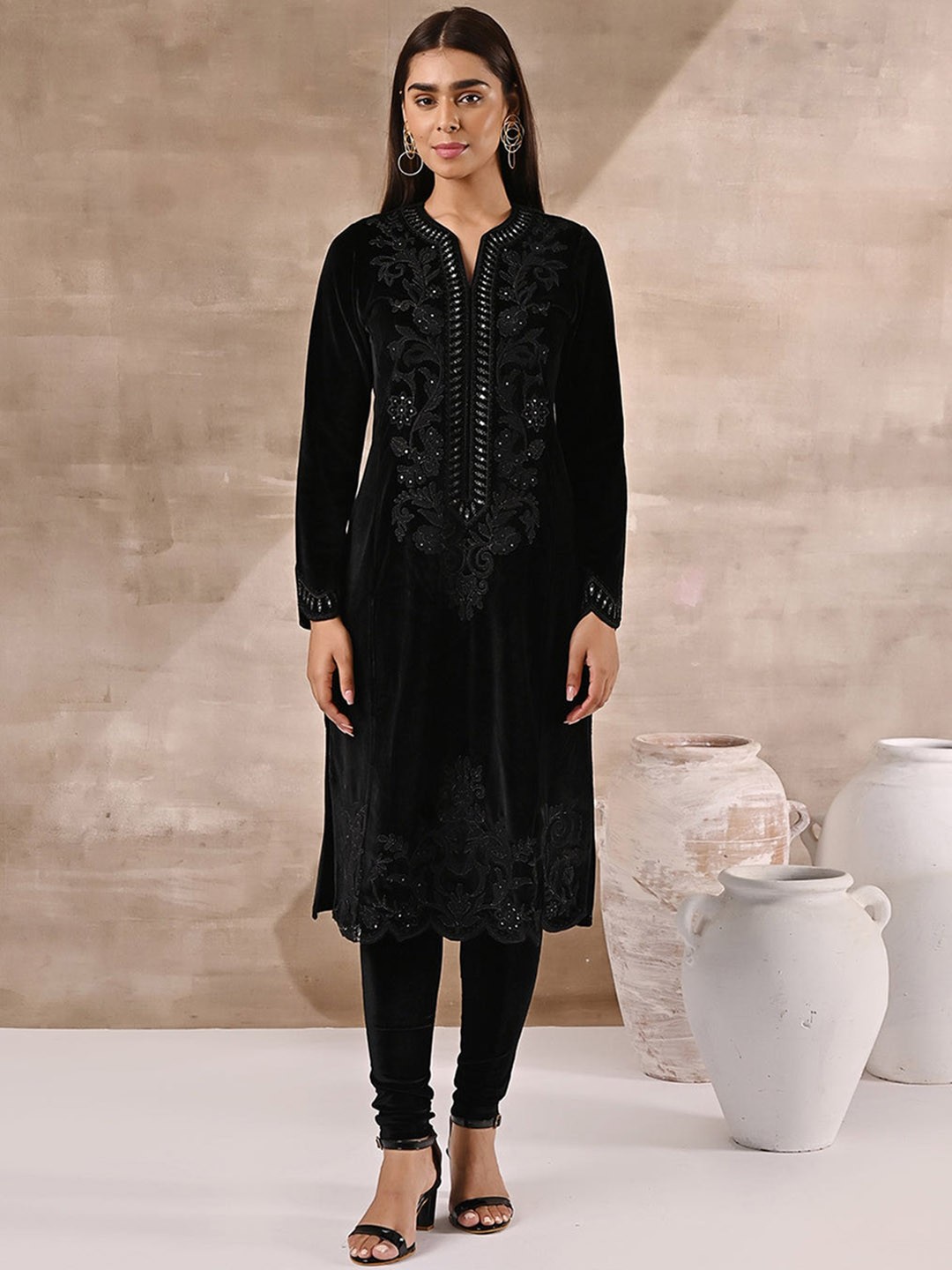 

Lakshita Ethnic Motifs Embroidered Thread Work Velvet Kurta, Black