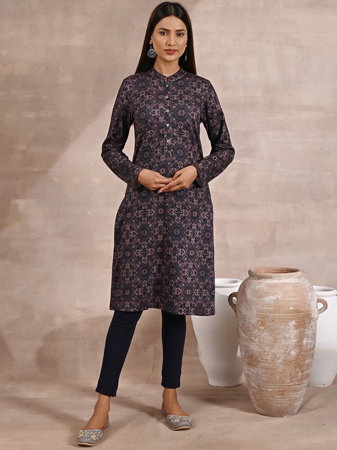 

Lakshita Women Plus Size Ethnic Motif Printed Velvet Kurta, Purple