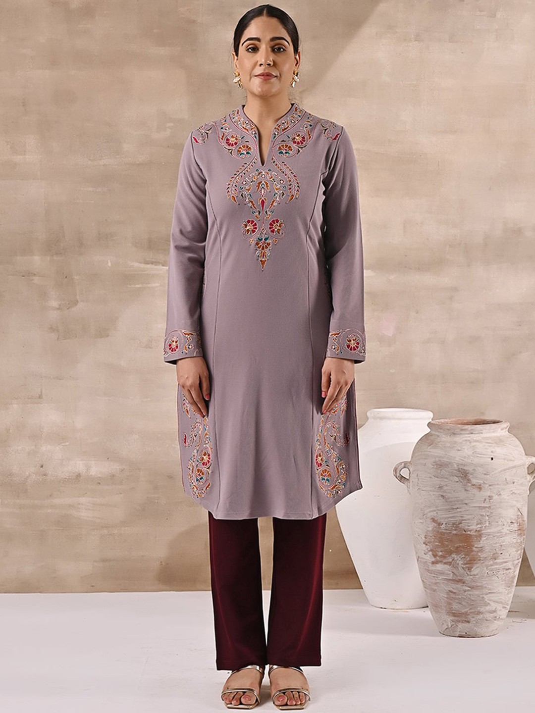 

Lakshita Women Plus Size Ethnic Embroidered Woolen Kurta, Mauve