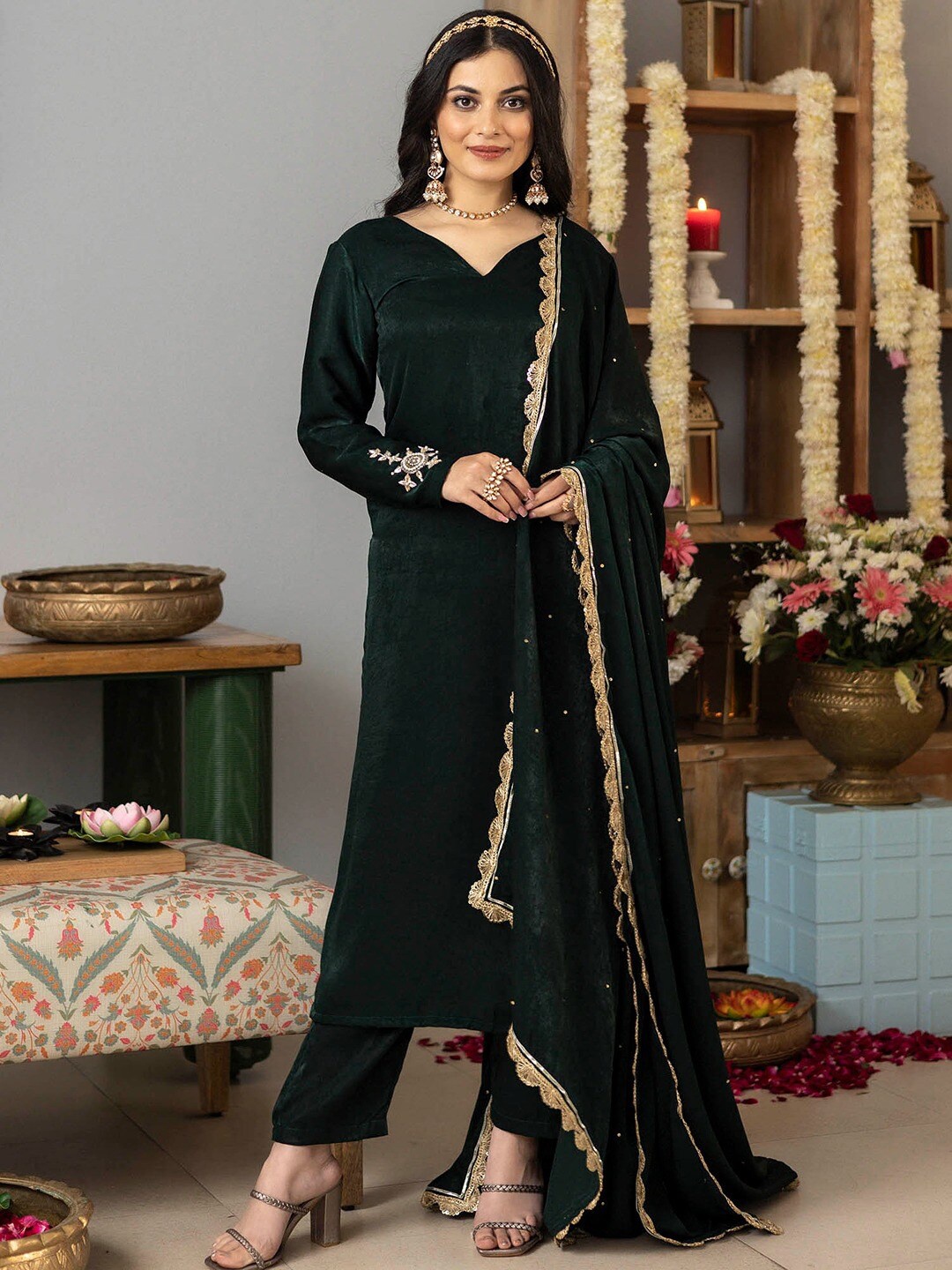 

Lavanya The Label Women Velvet Kurta With Trousers & Dupatta, Green