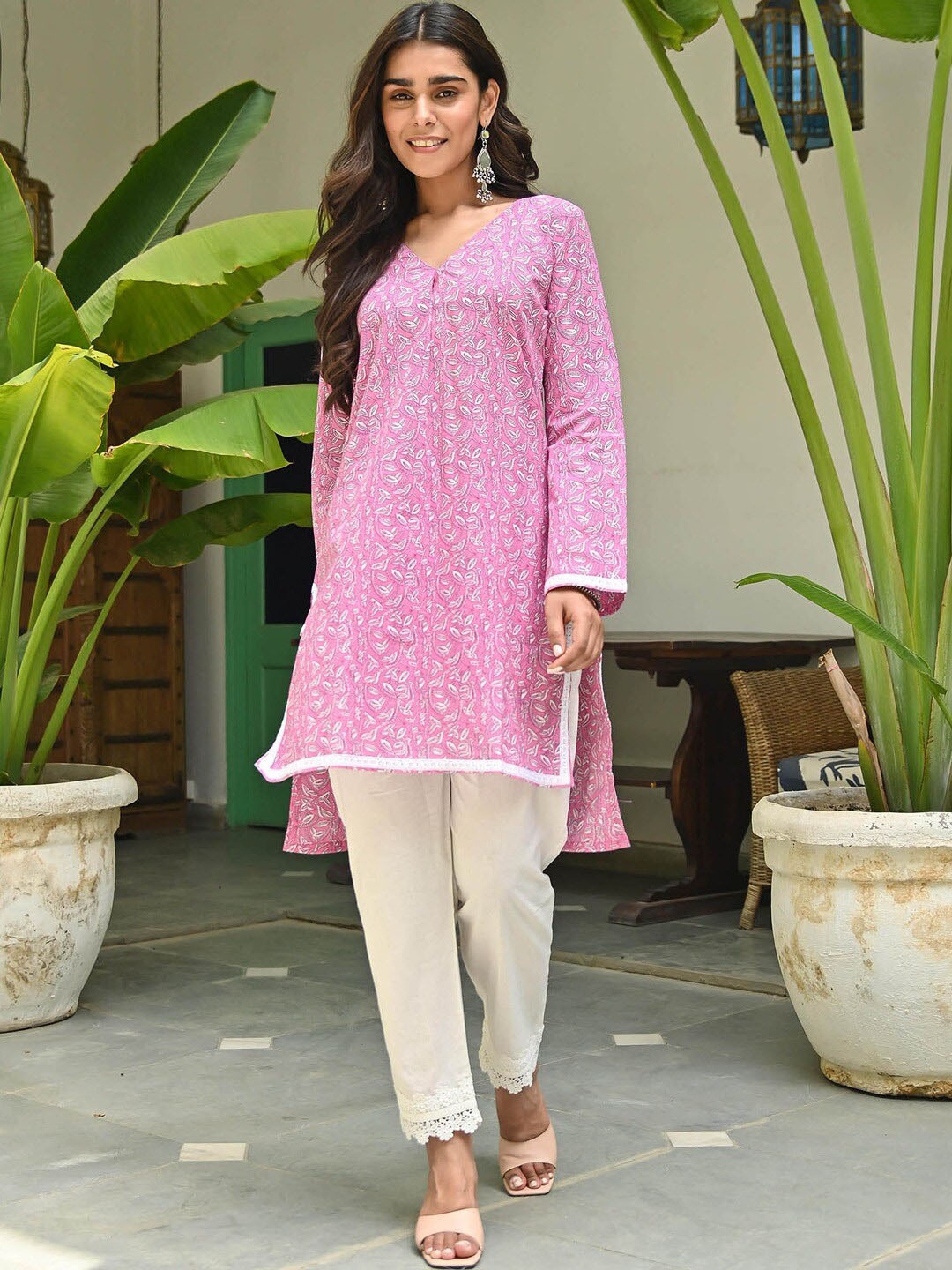 

Lavanya The Label Printed Pure Cotton Straight Kurta with Trousers, Pink