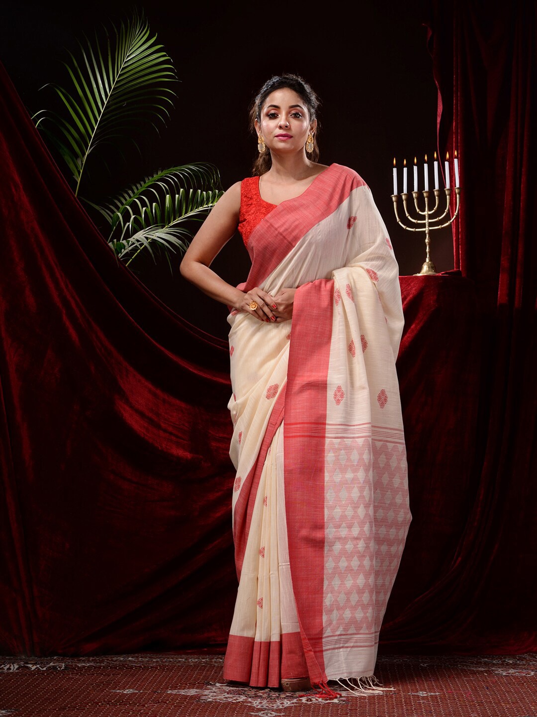

Mitera Ethnic Motif Woven Design Pure Cotton Jamdani Saree, Off white