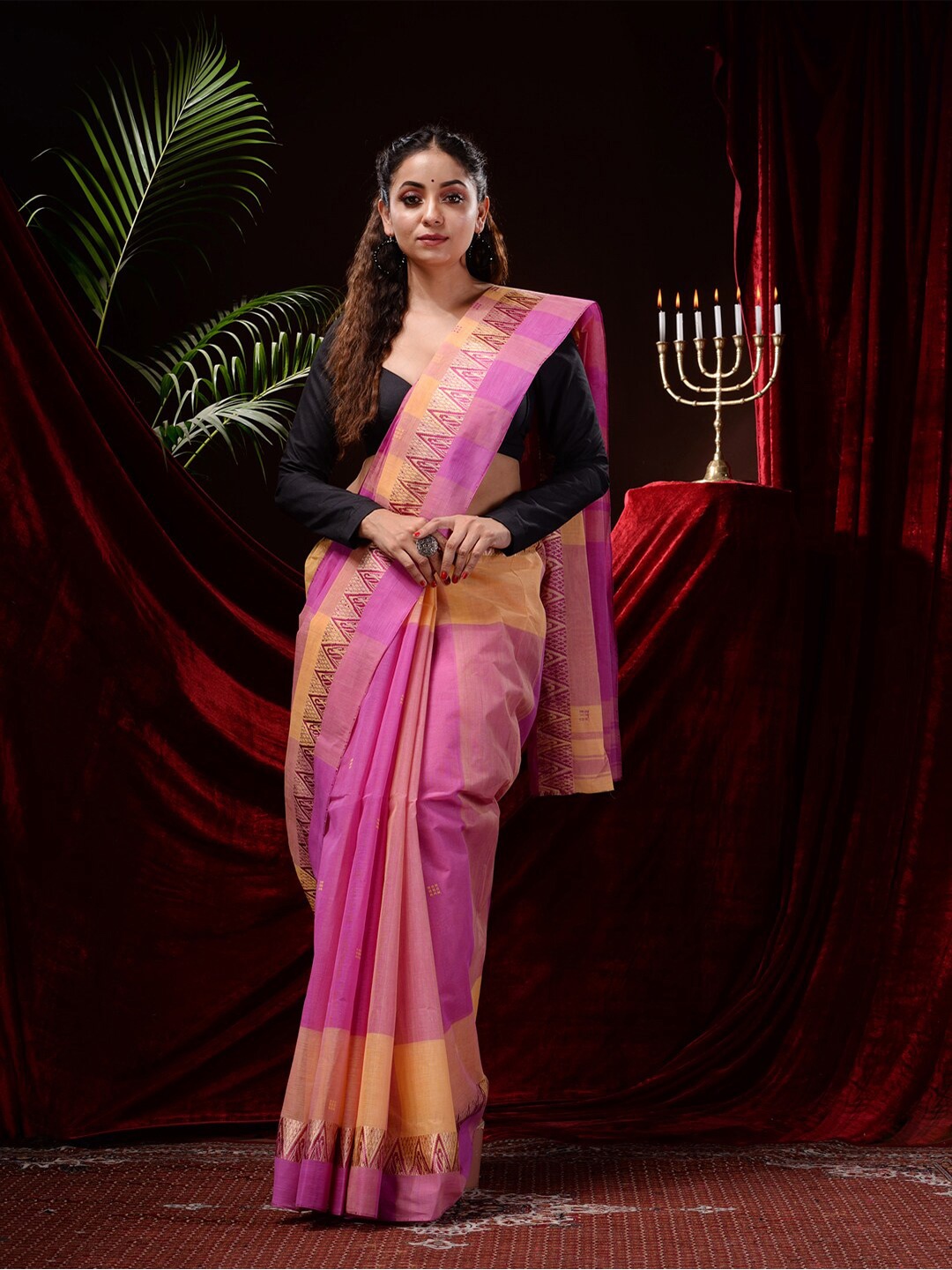 

Mitera Checked Pure Cotton hand Woven Dhaniyakhali Saree, Pink
