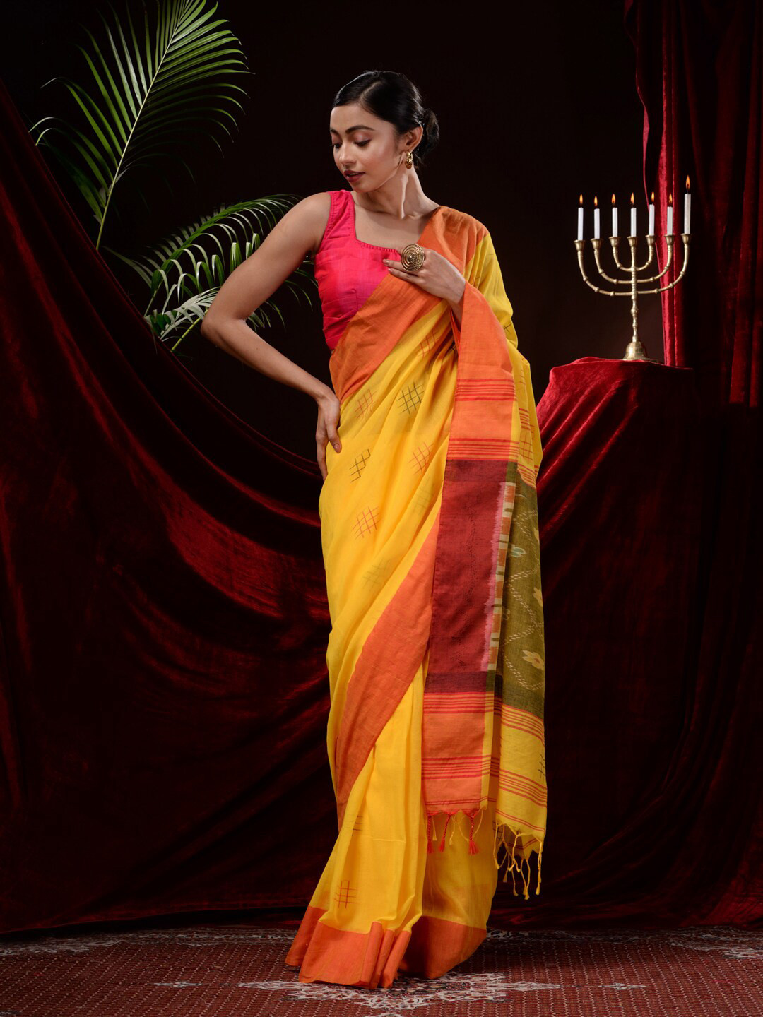 

Mitera Geometric Motif Woven Design Pure Cotton Jamdani Saree, Yellow