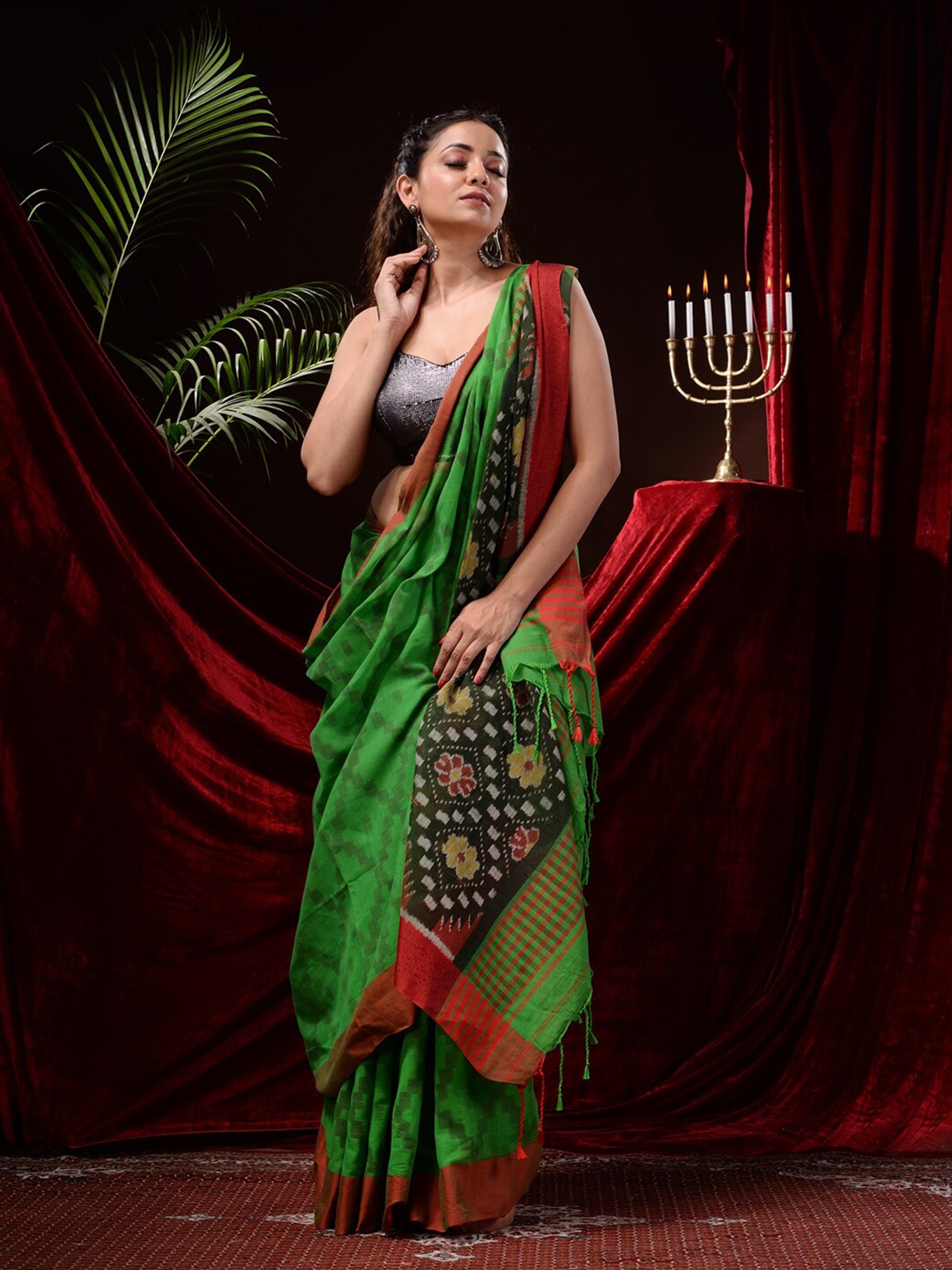 

Mitera Woven Design Pure Cotton Jamdani Saree, Green