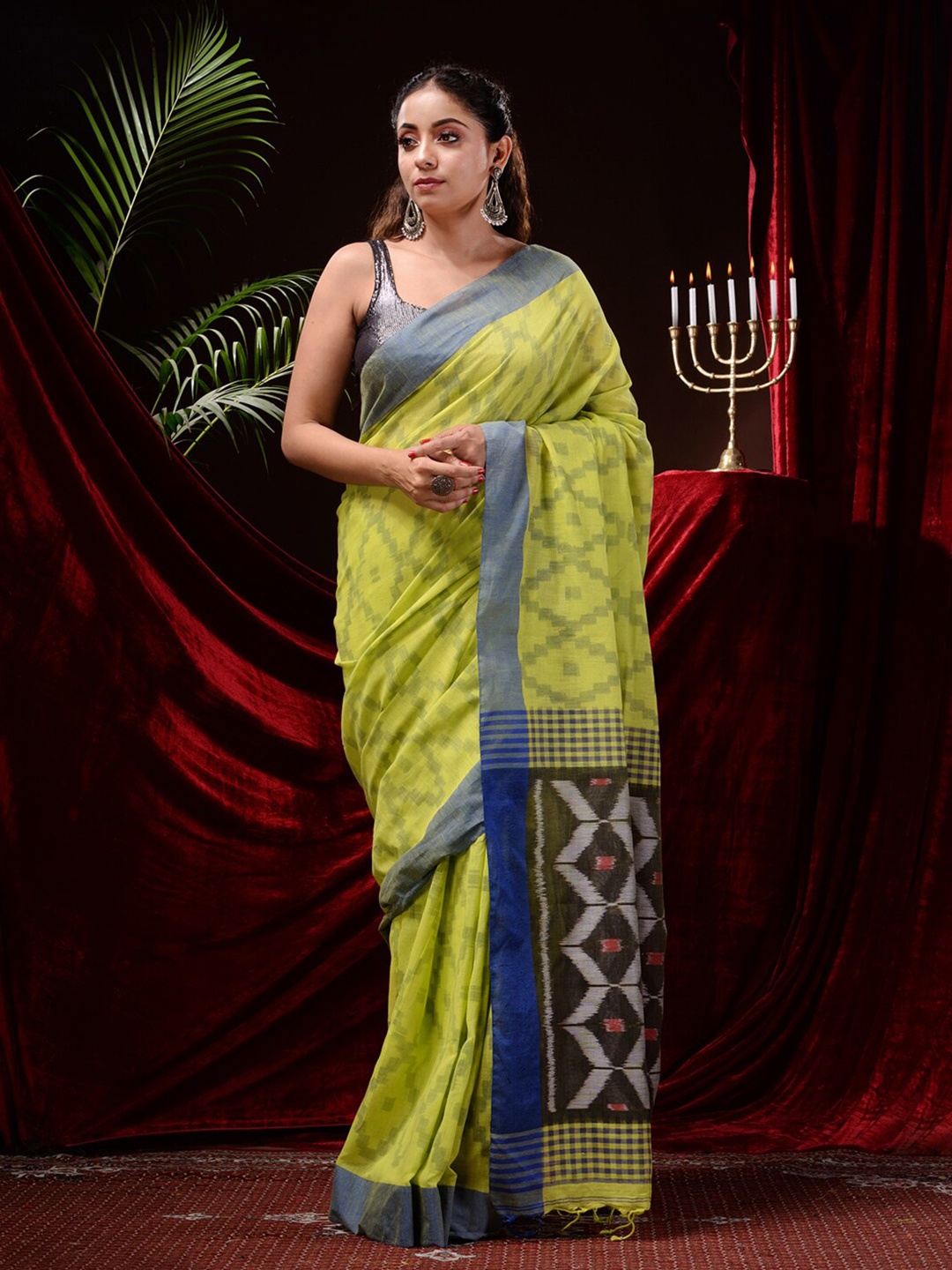 

Mitera Geometric Woven Design Pure Cotton Jamdani Saree, Green