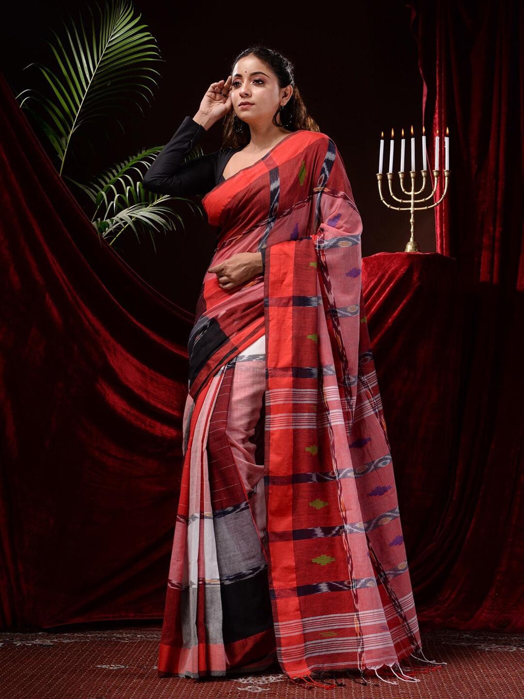 

Mitera Ethnic Motifs Woven Design Pure Cotton Jamdani Saree, Red