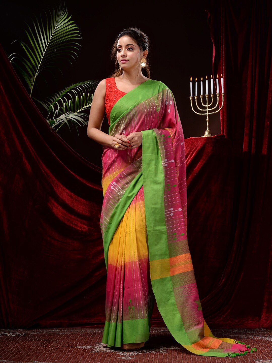 

Mitera Geometric Woven Design Pure Cotton Jamdani Saree, Pink