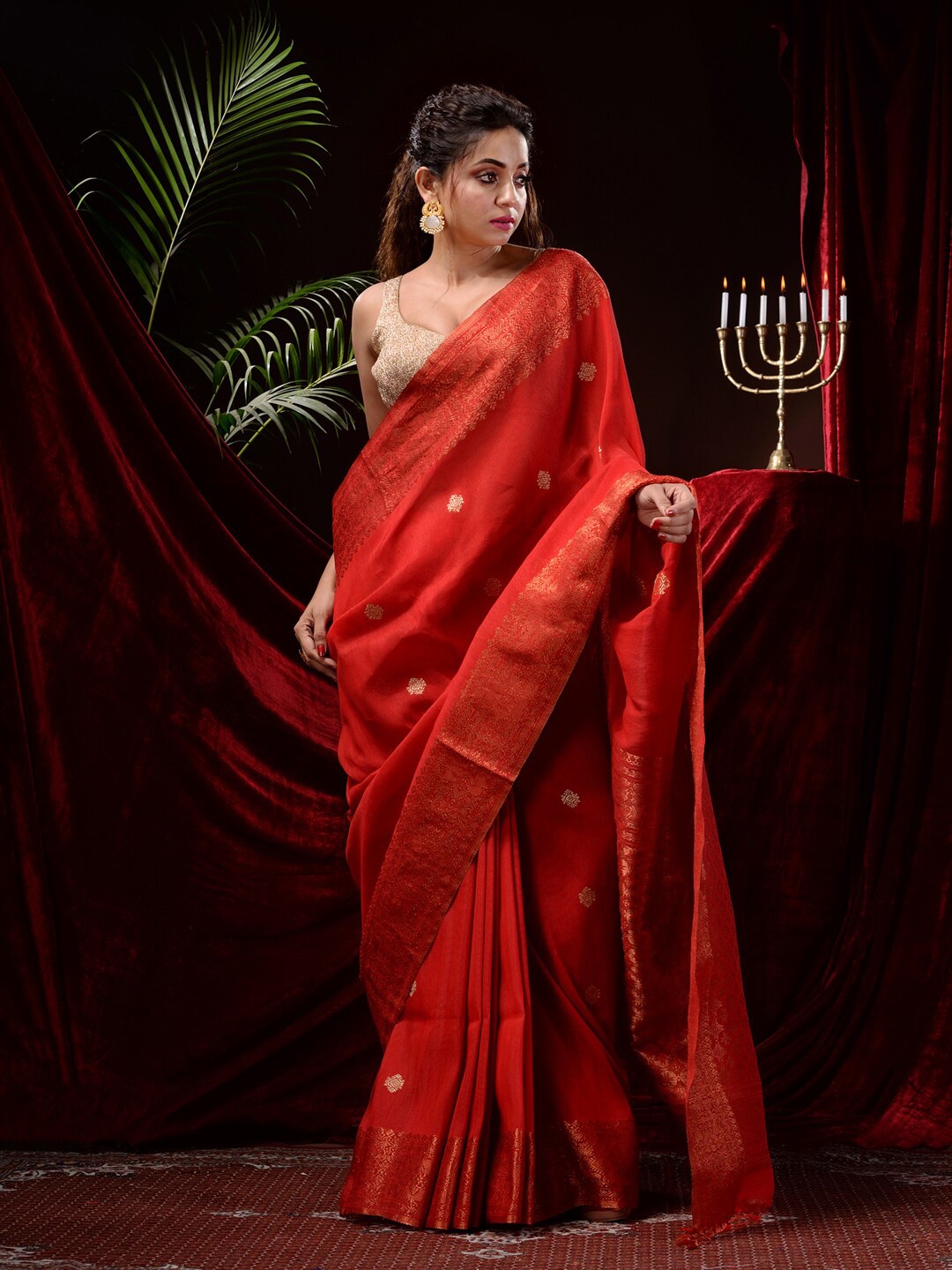 

Mitera Red & Gold-Toned Woven Design Zari Pure Linen Saree