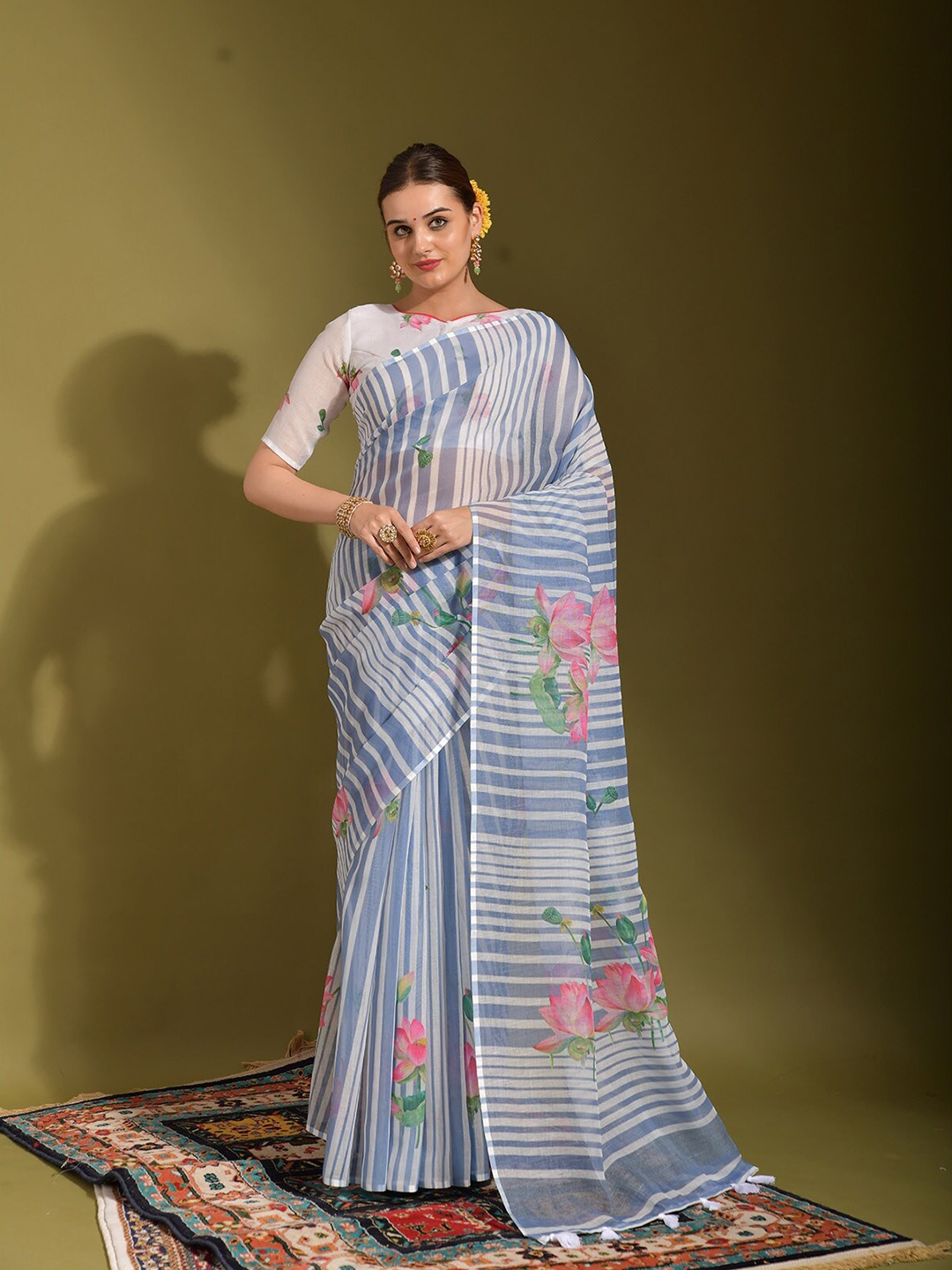 

ODETTE Floral Printed Linen Blend Saree, Blue